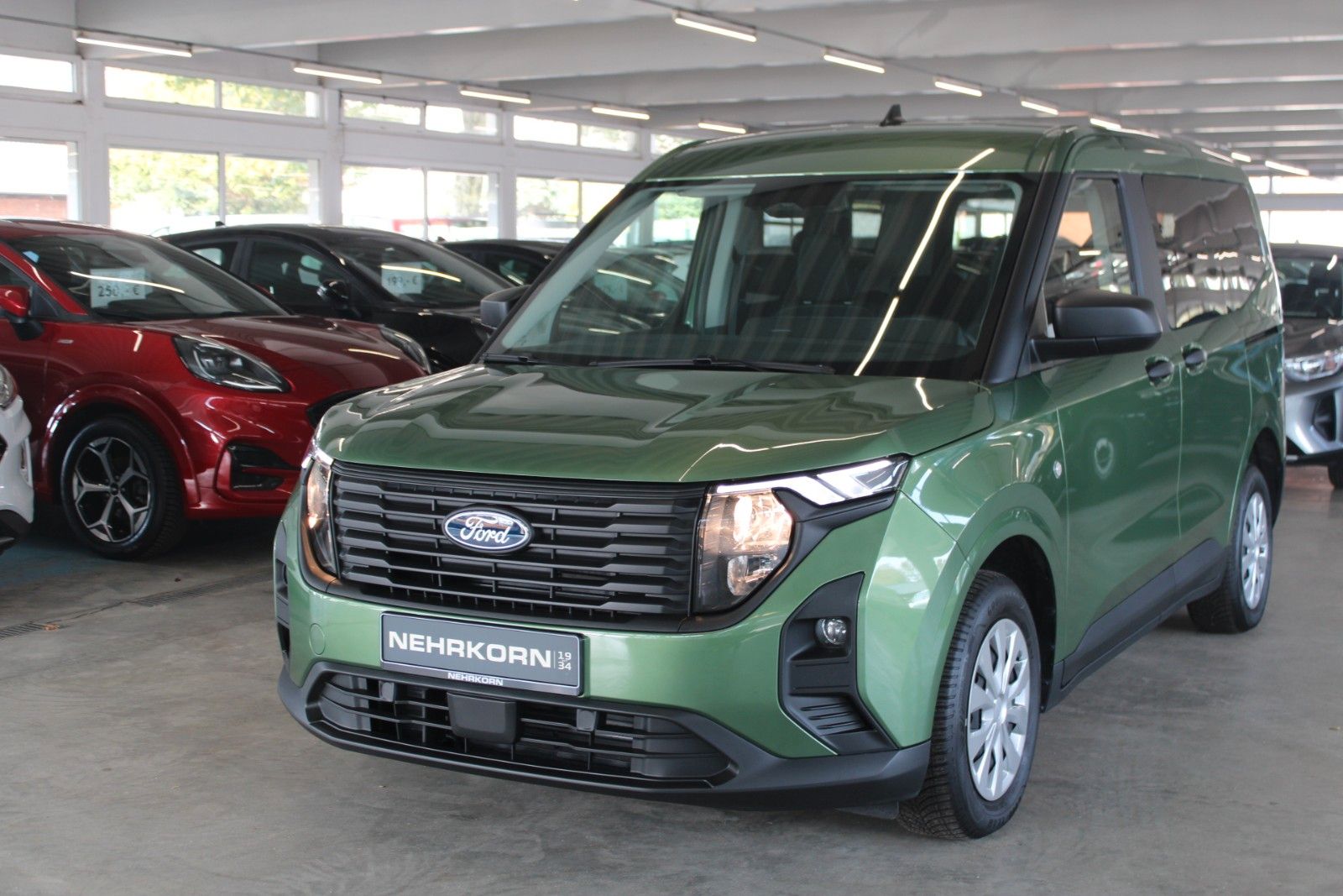 Fahrzeugabbildung Ford Tourneo Courier Aut. TREND AHK WinterPaket GJR