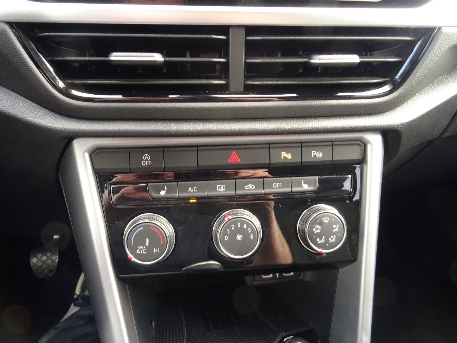 Volkswagen T-Roc 1.0 TSI Life Virt Led Navi/App PDC SHZ foto 17