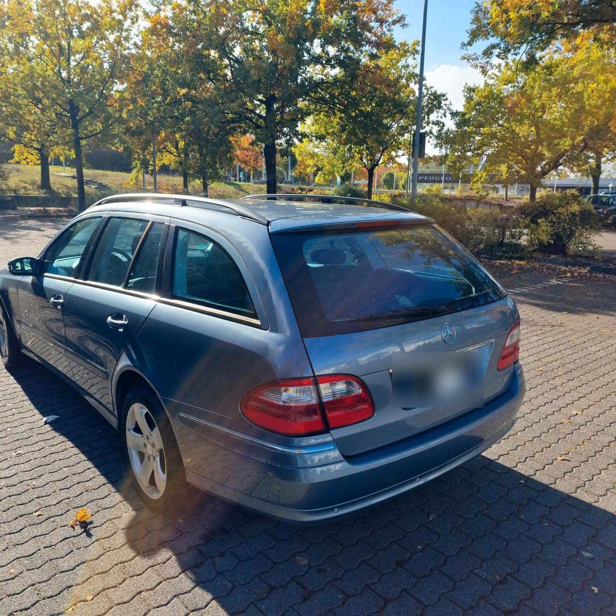 Mercedes-Benz E240 2004 — engine 177 HP (130kW)