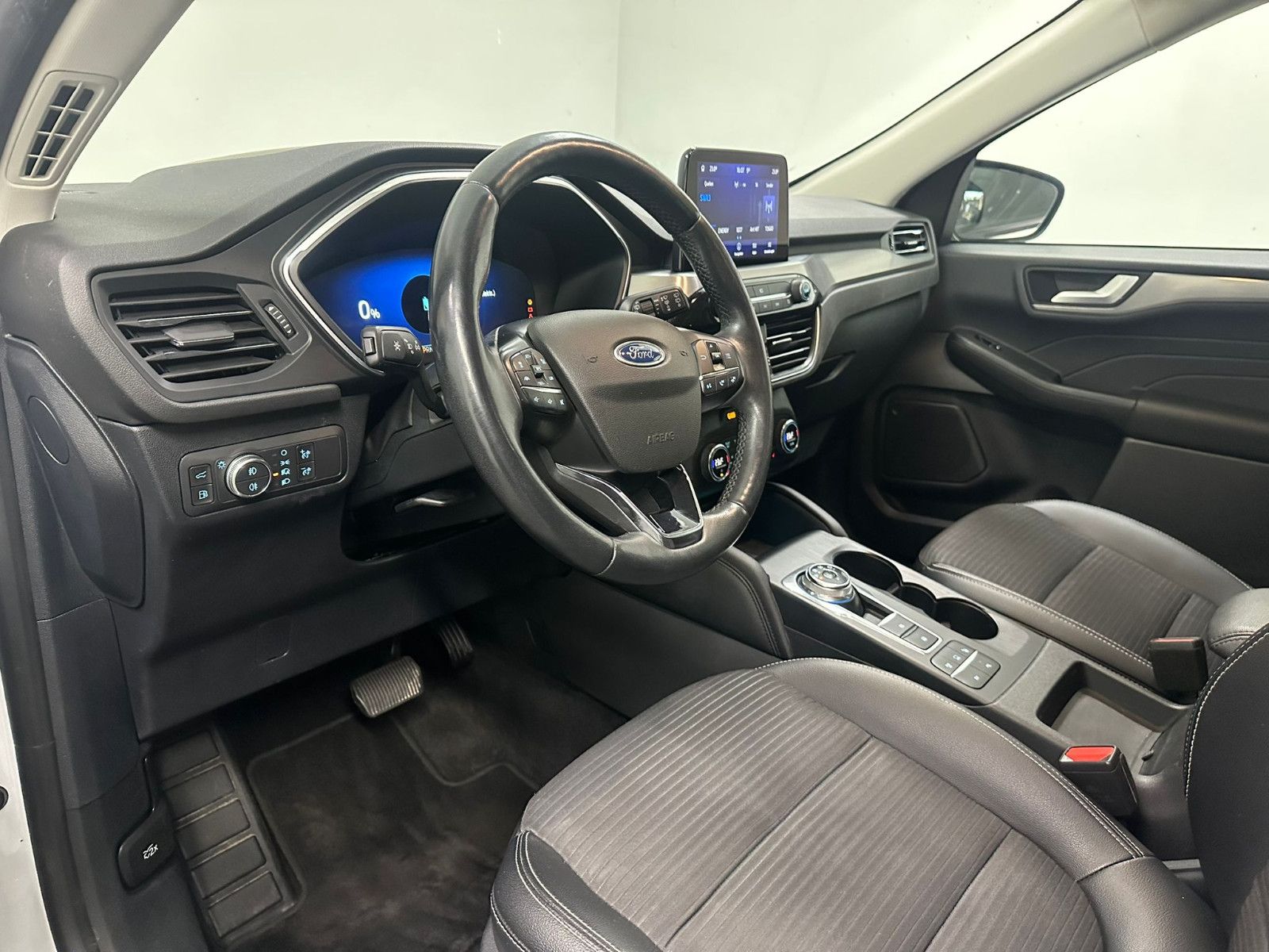 Fahrzeugabbildung Ford Kuga 2.5 Duratec PHEV Titanium X CVT*AHK*WINTER*