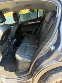 Alfa-Romeo Stelvio - 10