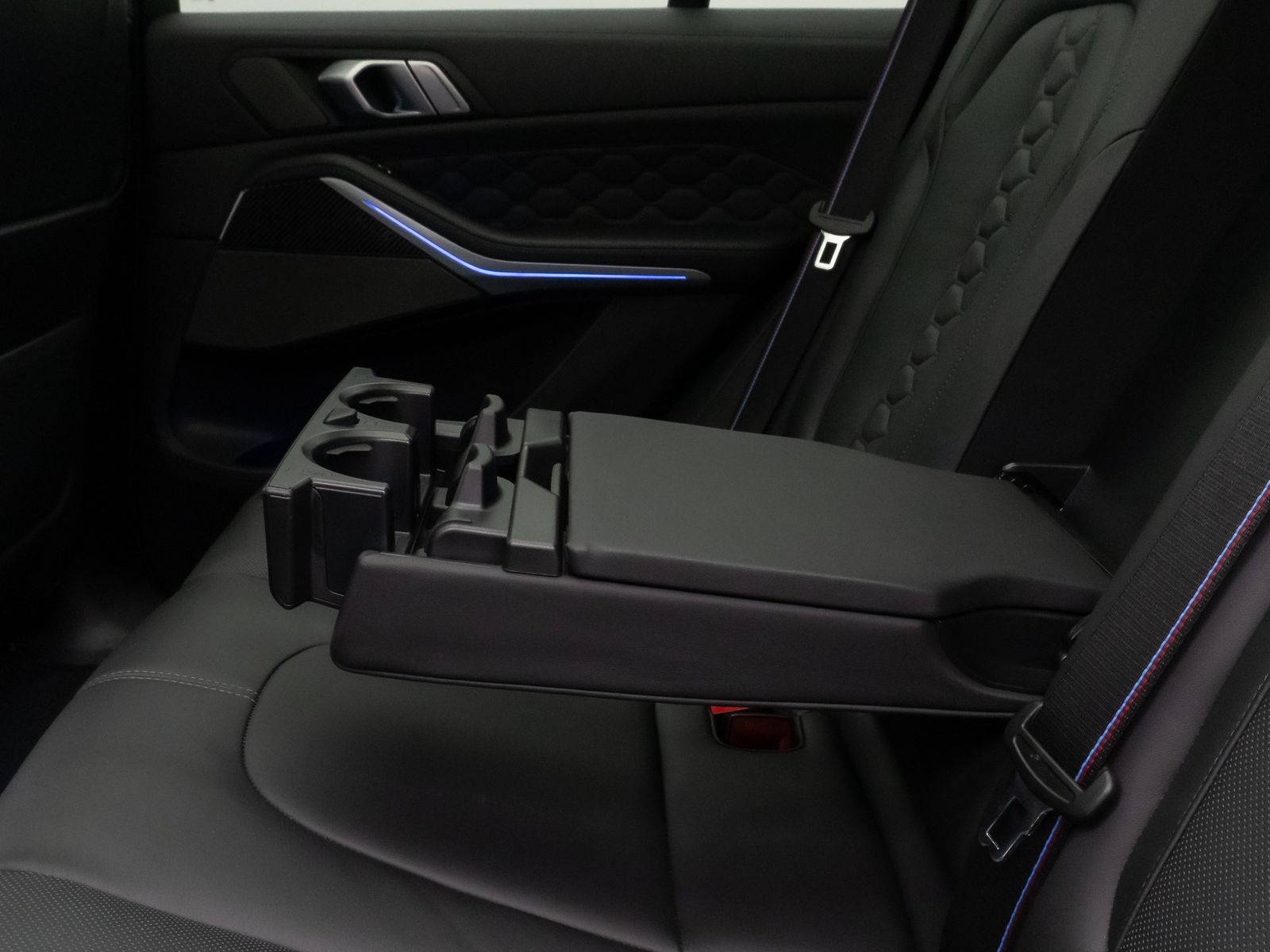 Fahrzeugabbildung BMW X5 M Competition Panorama Laser 360°DAB DisplKey