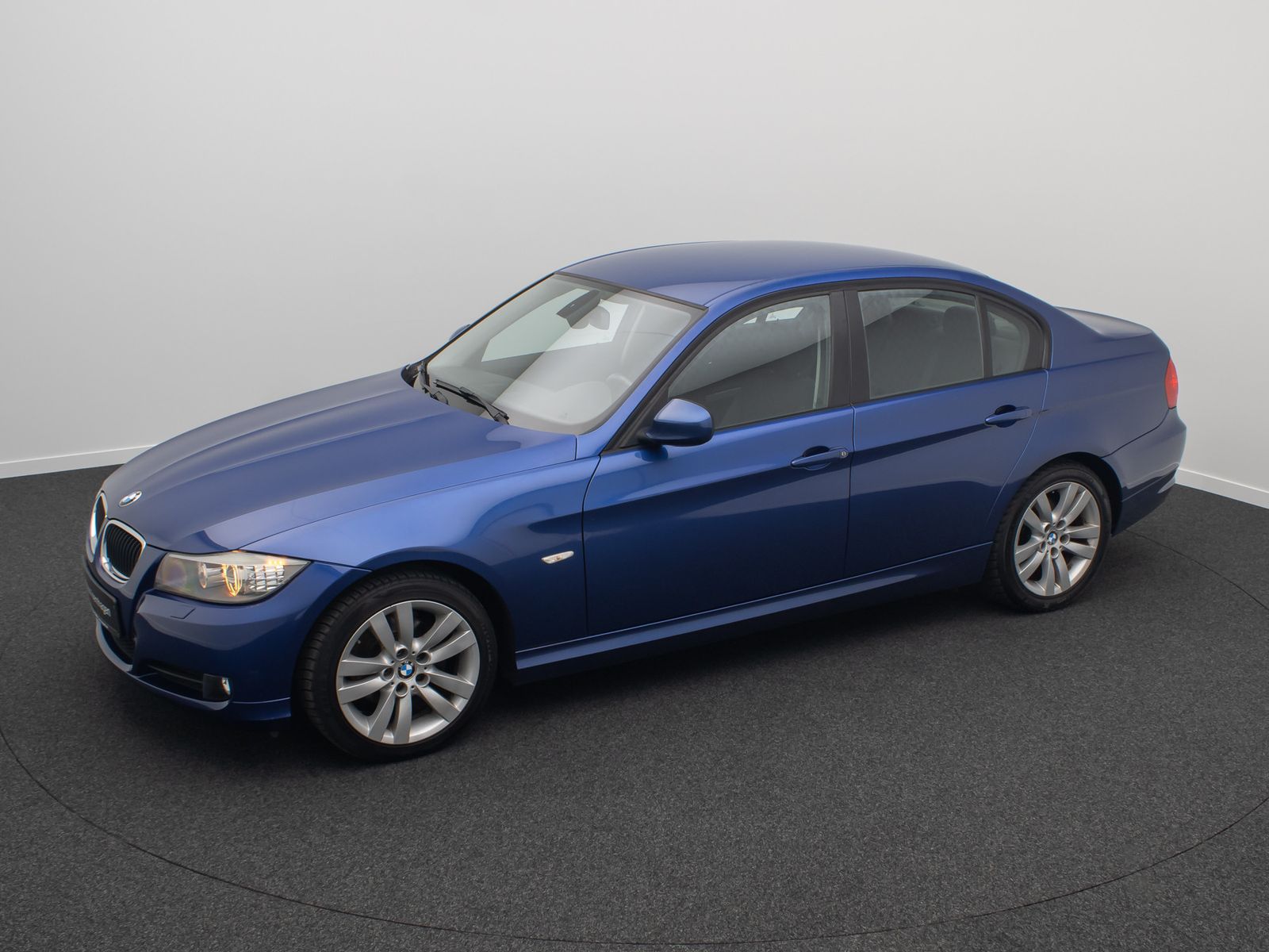 Fahrzeugabbildung BMW 318i Tempomat XenonPDC Komfort Sportsitz 17"WR