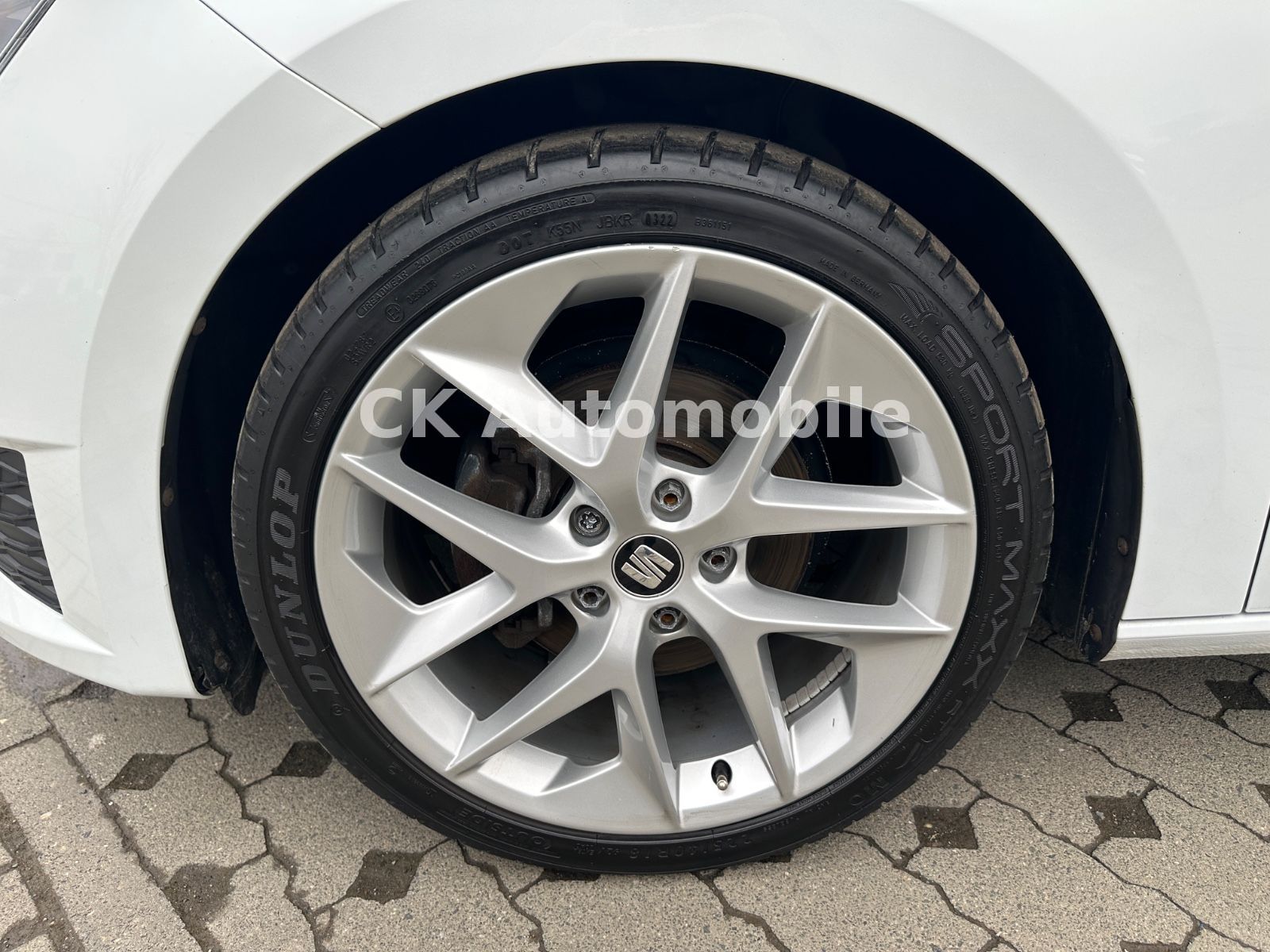 Fahrzeugabbildung SEAT Leon FR 2.0 TDI/Navi/LED/Alcantara/SHZ/PDC