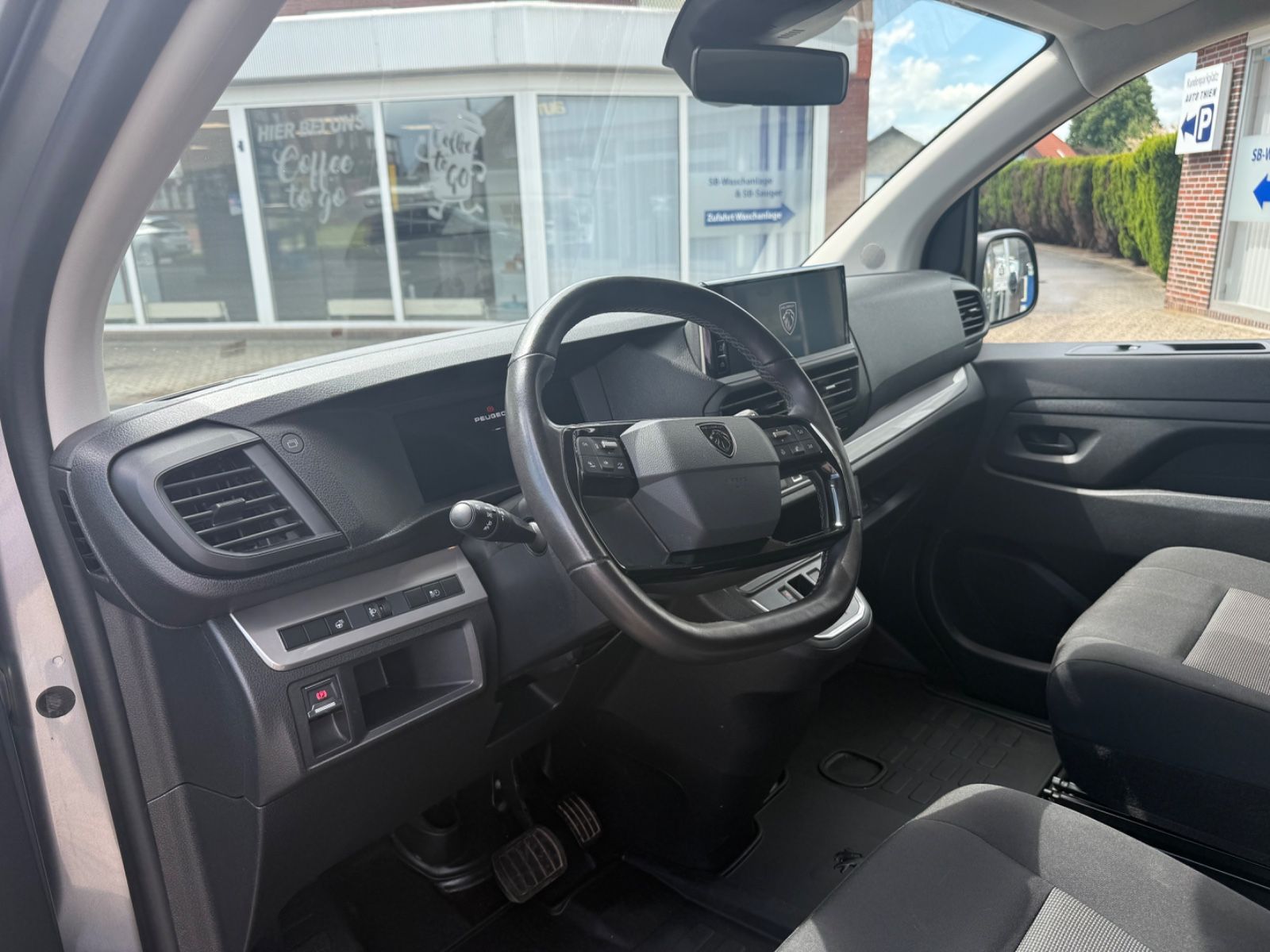 Fahrzeugabbildung Peugeot Expert 2.0 BlueHDi 180 DOKA AHK/ACC/STHZG/NAVI