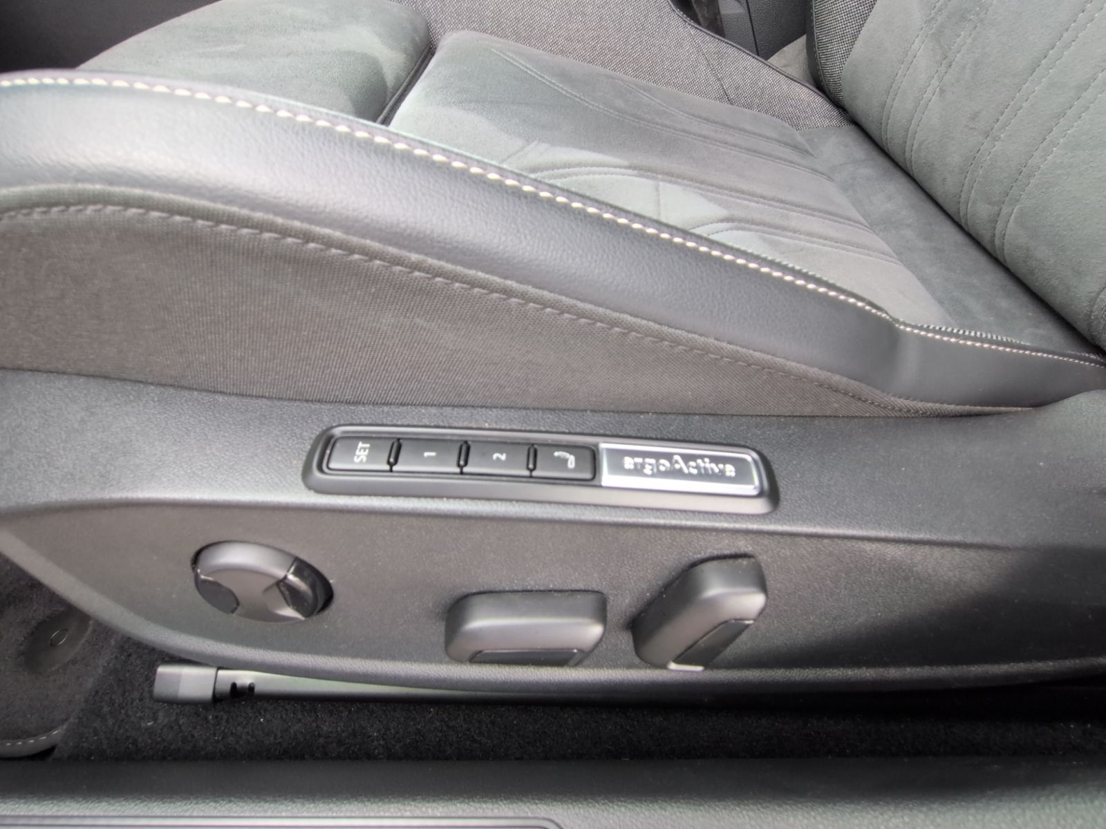 Golf VIII 1.5TSI Hybrid STYLE AHK+NAV+LED+KAMERA