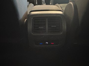 MYAUTOCENTER – Gebraucht- und Jahreswagen mit Werkstattservice in Pfaffenhofen Volkswagen Touran *7.SITZER*STANDHZ*MASSAGE*AHK*KEYLESS*