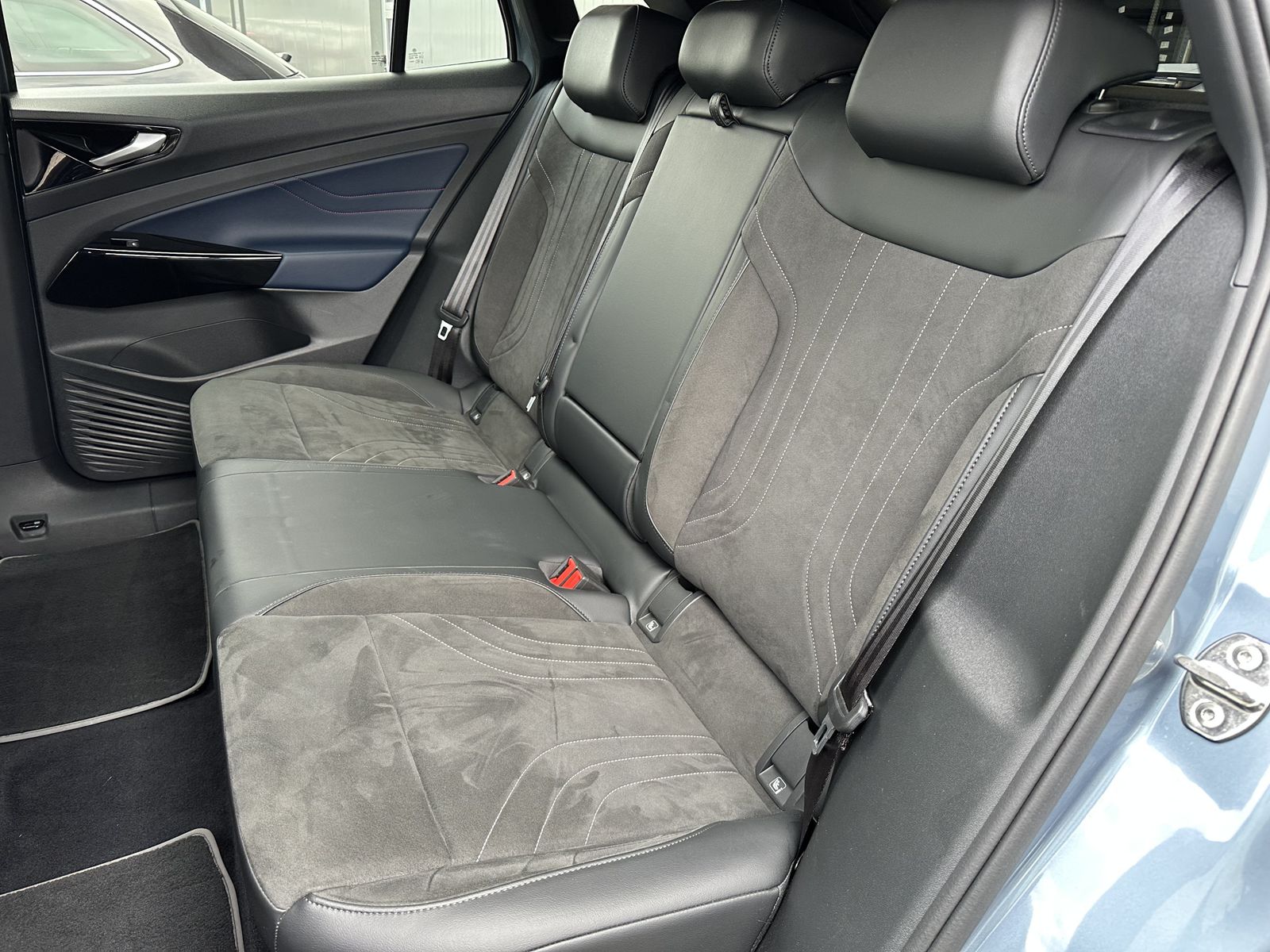 Fahrzeugabbildung Volkswagen ID.4 4M GTX Sport NAV+LED+ACC+KAM+HUD+CARPLAY+VC