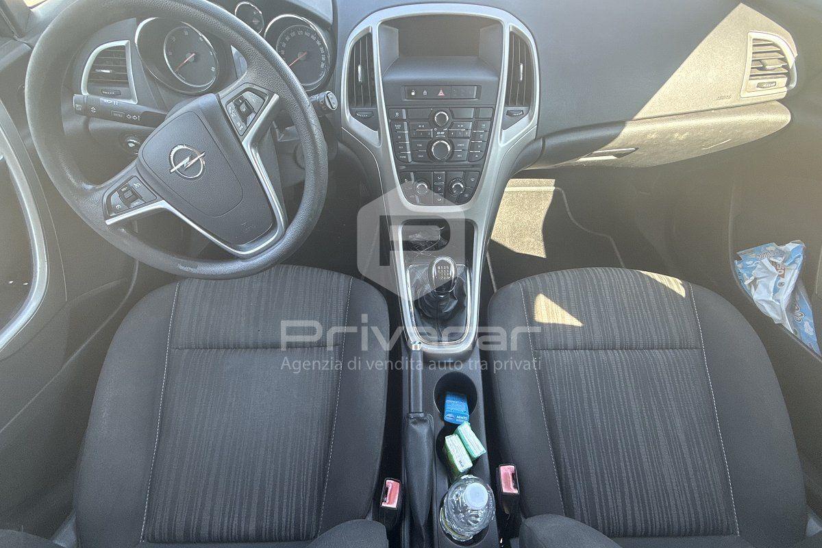 Opel Astra 2011 — photo 11