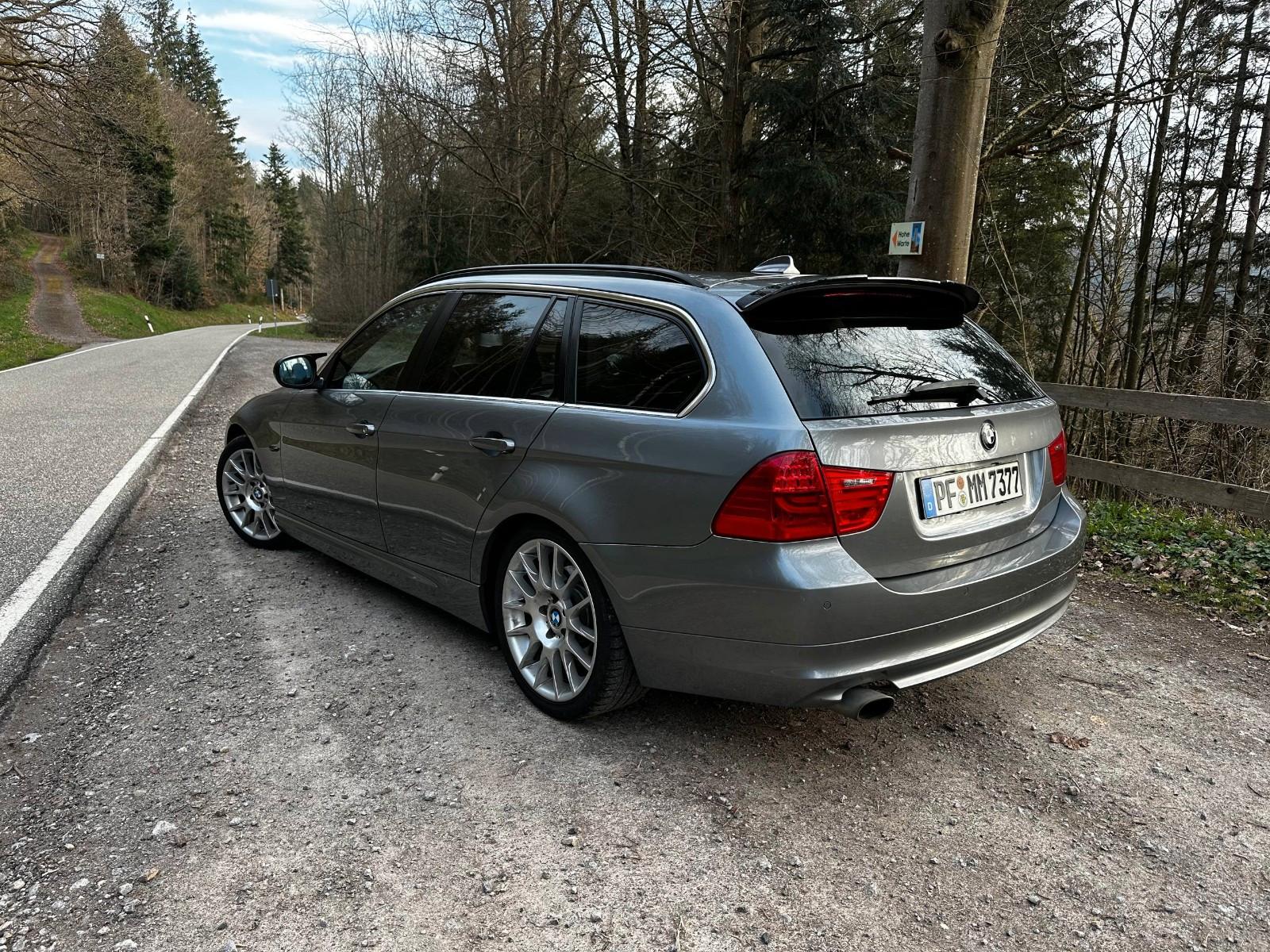 BMW 320 2011 — interior