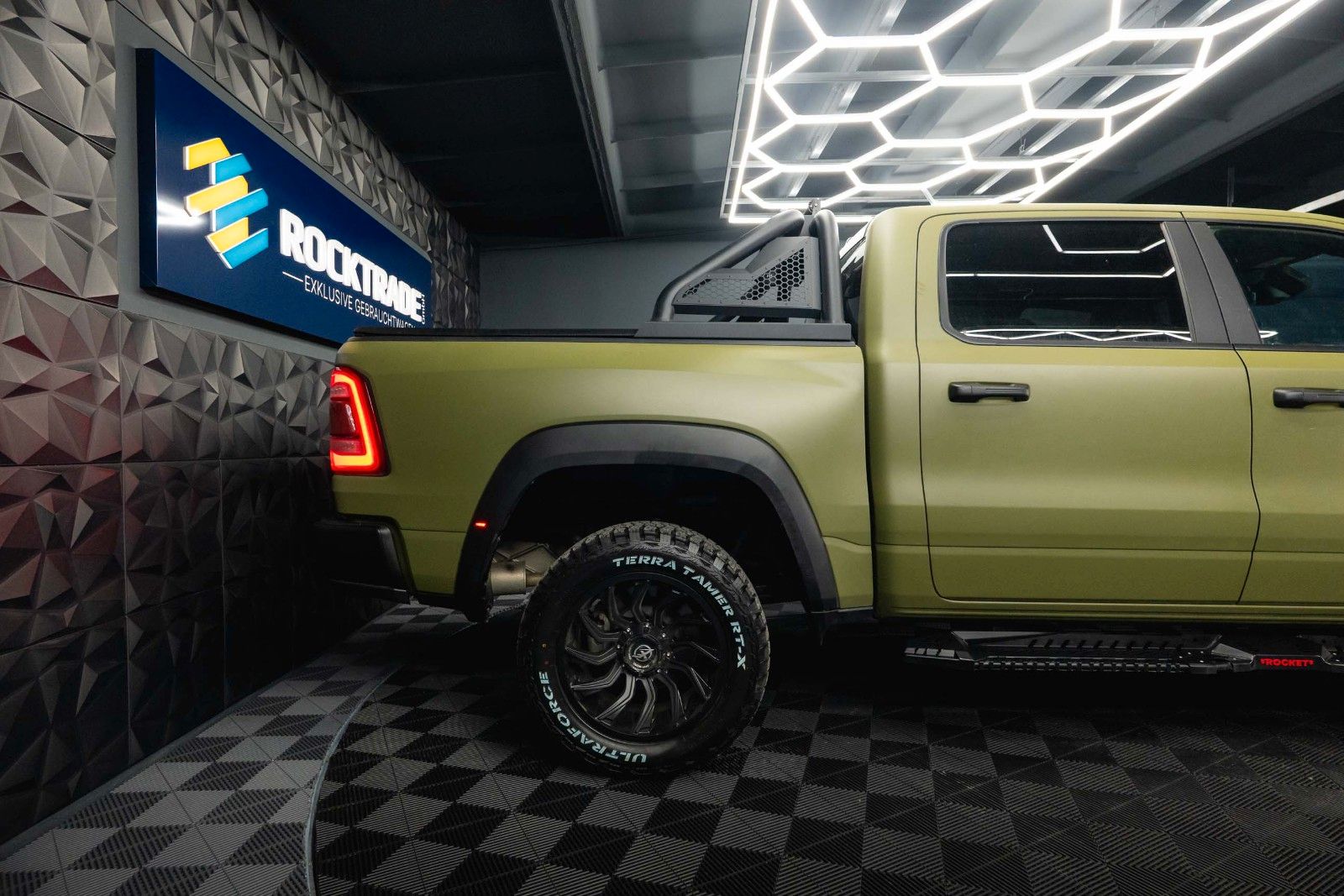 Fahrzeugabbildung Dodge RAM 5.7 V8 HEMI 4x4 LARAMIE OFFROAD TRX Styling