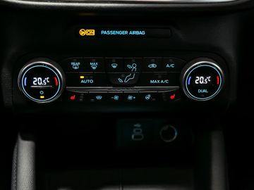 Ford Kuga 2.5 Plug-In Hybrid Titanium Kamera Navi