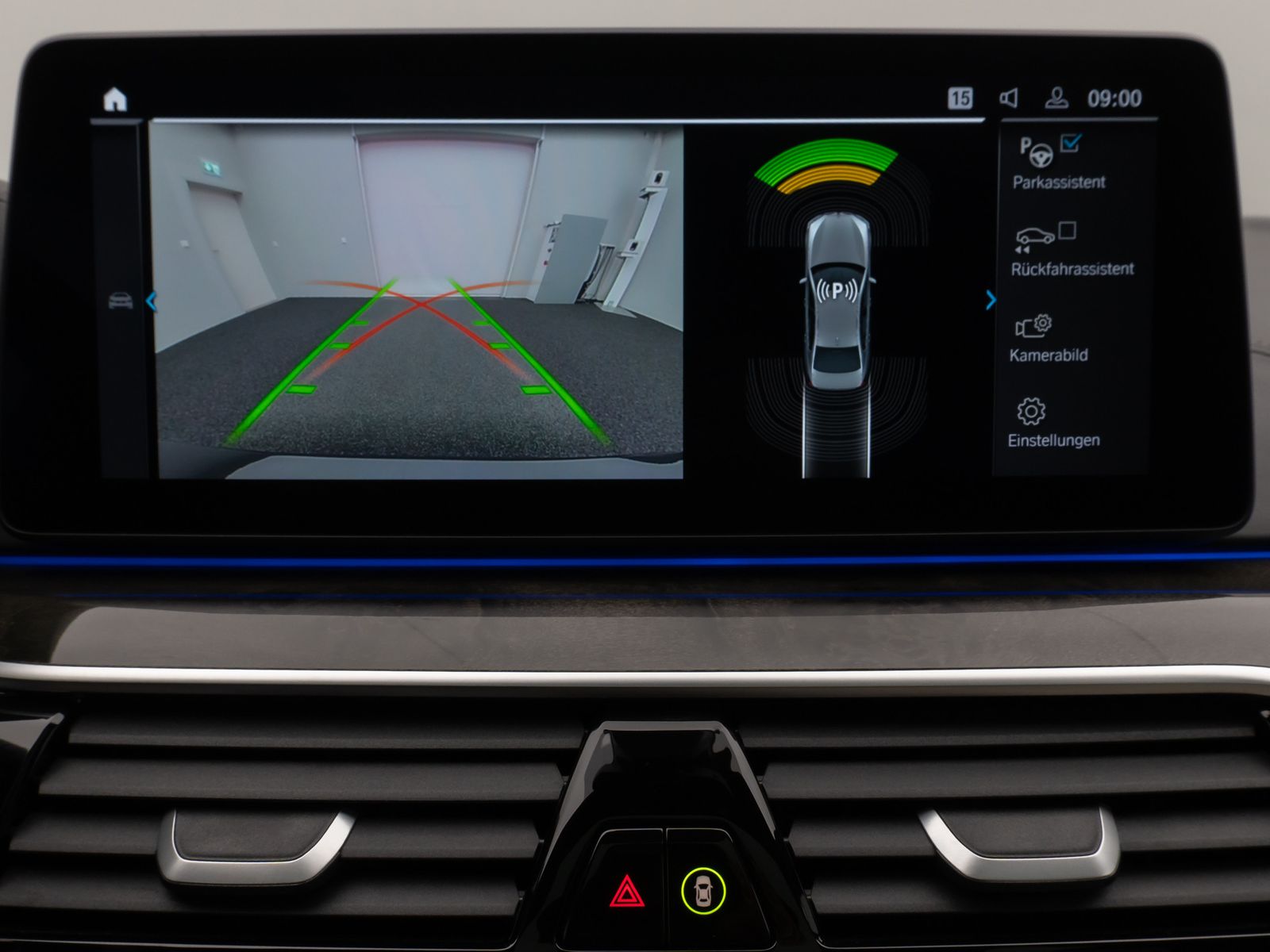 Fahrzeugabbildung BMW 520d Luxury Line Glasdach Kamera HUD DAB H/K 19"