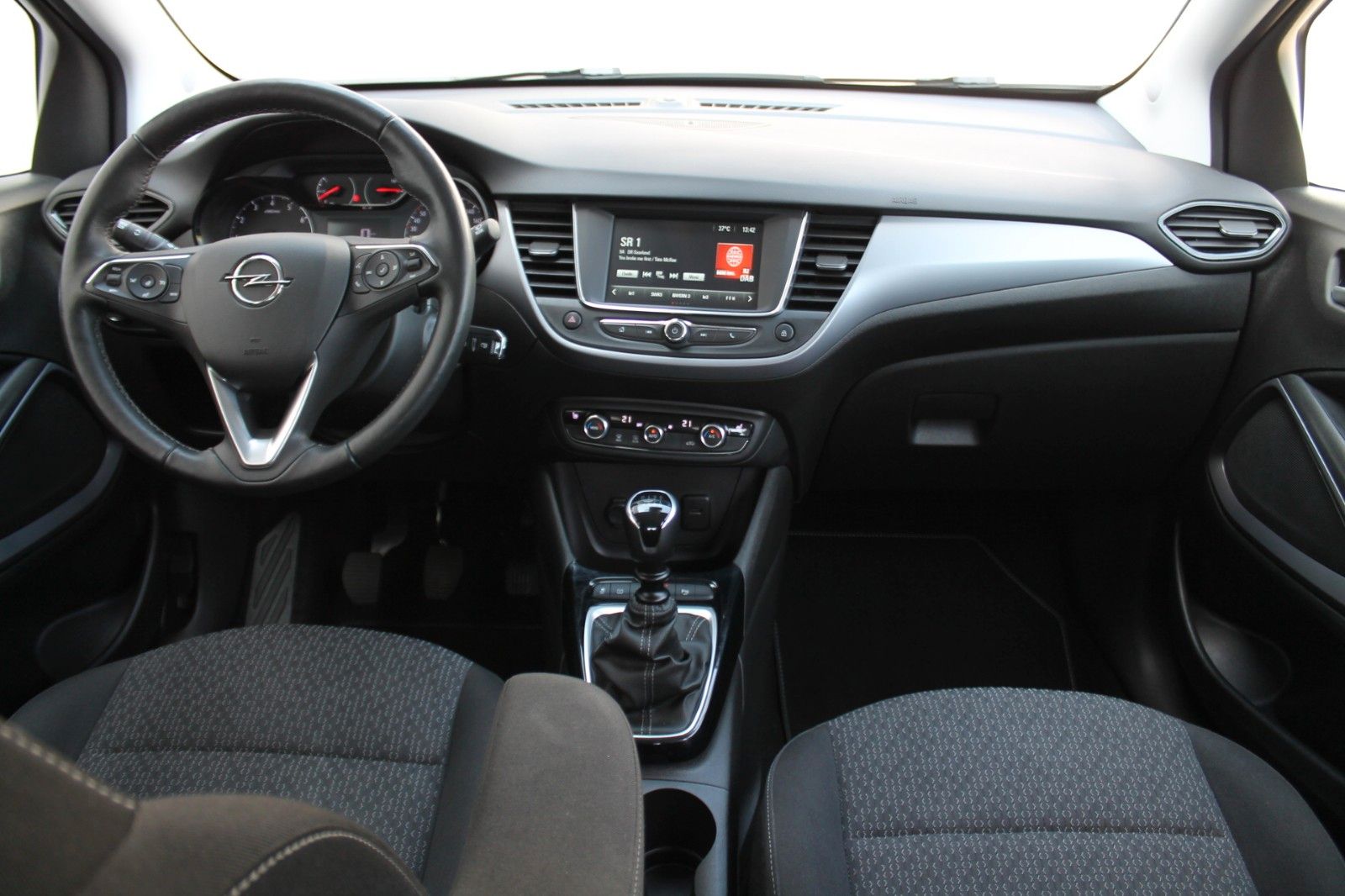 Fahrzeugabbildung Opel Crossland Edition 1.2T,Sitzhzg,LED,PP,Allwetter