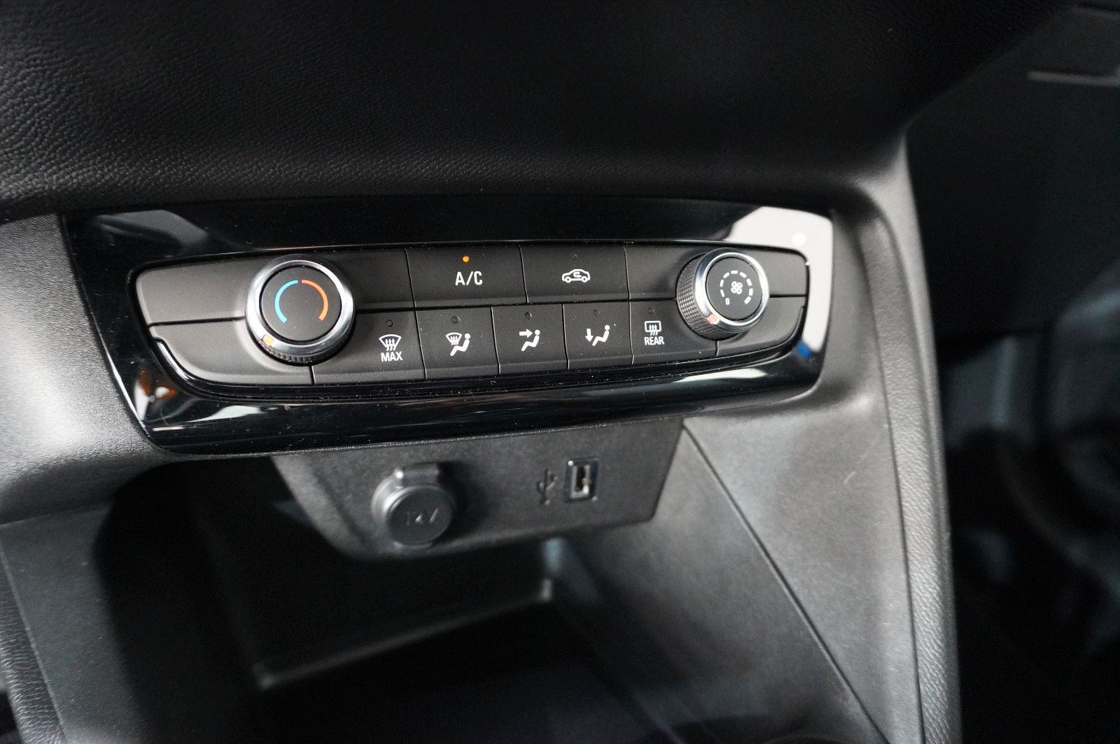 Fahrzeugabbildung Opel Corsa F 1.2 EDITION NAVI/LED/TEMP/PDC/SPORT/DAB+
