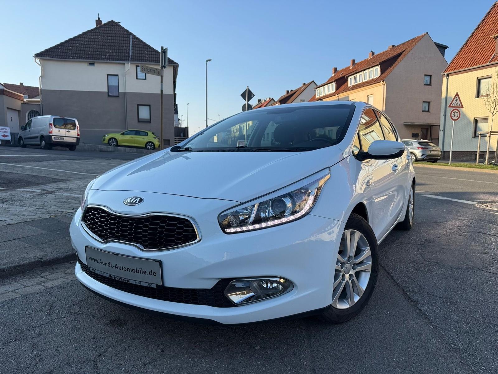 Kia cee'd / Ceed 1.6 CRDi   Dream Team Navi Kamera