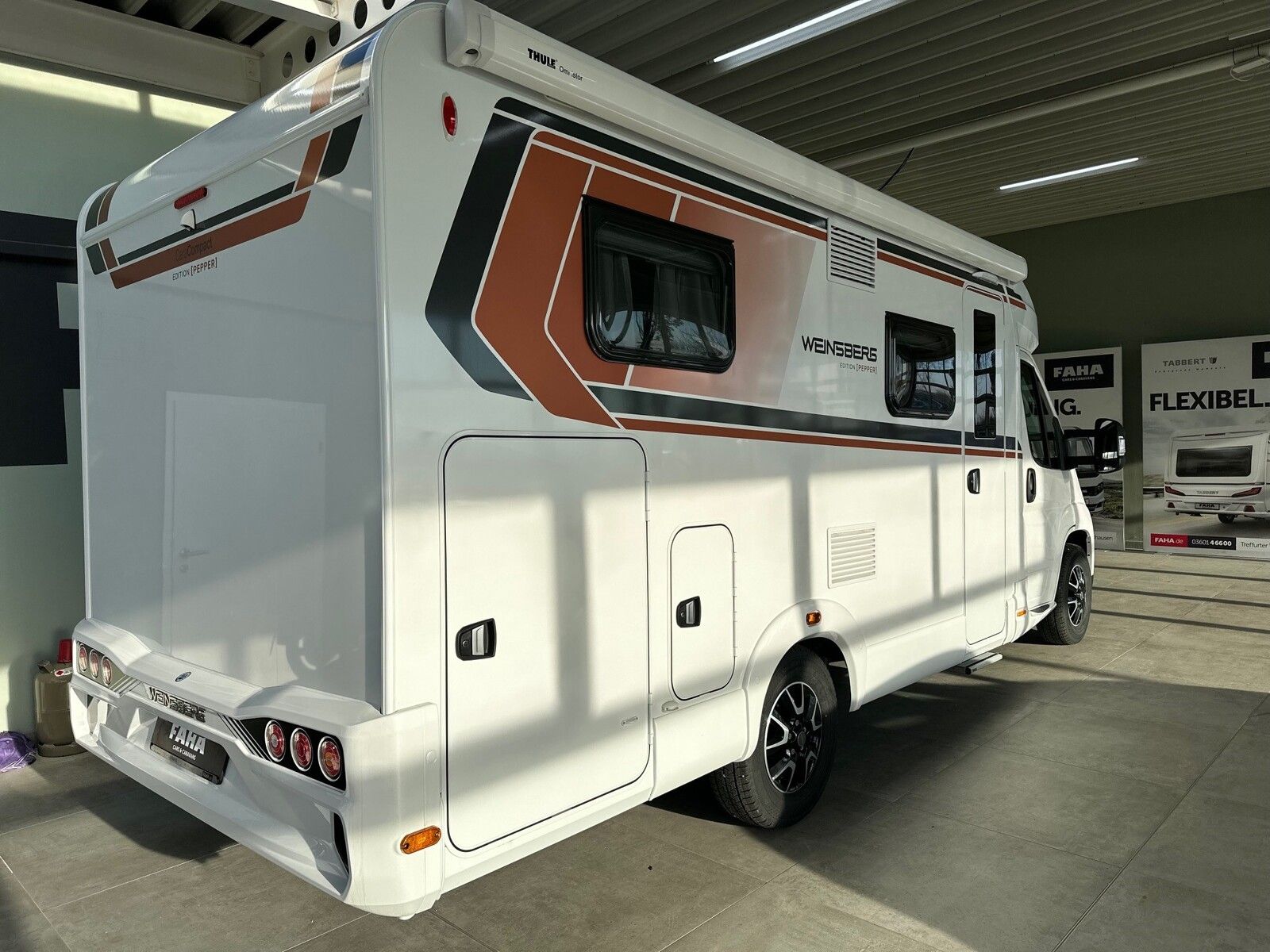 Fahrzeugabbildung Weinsberg CaraCompact EDITION PEPPER 600 MEG Premium Tür