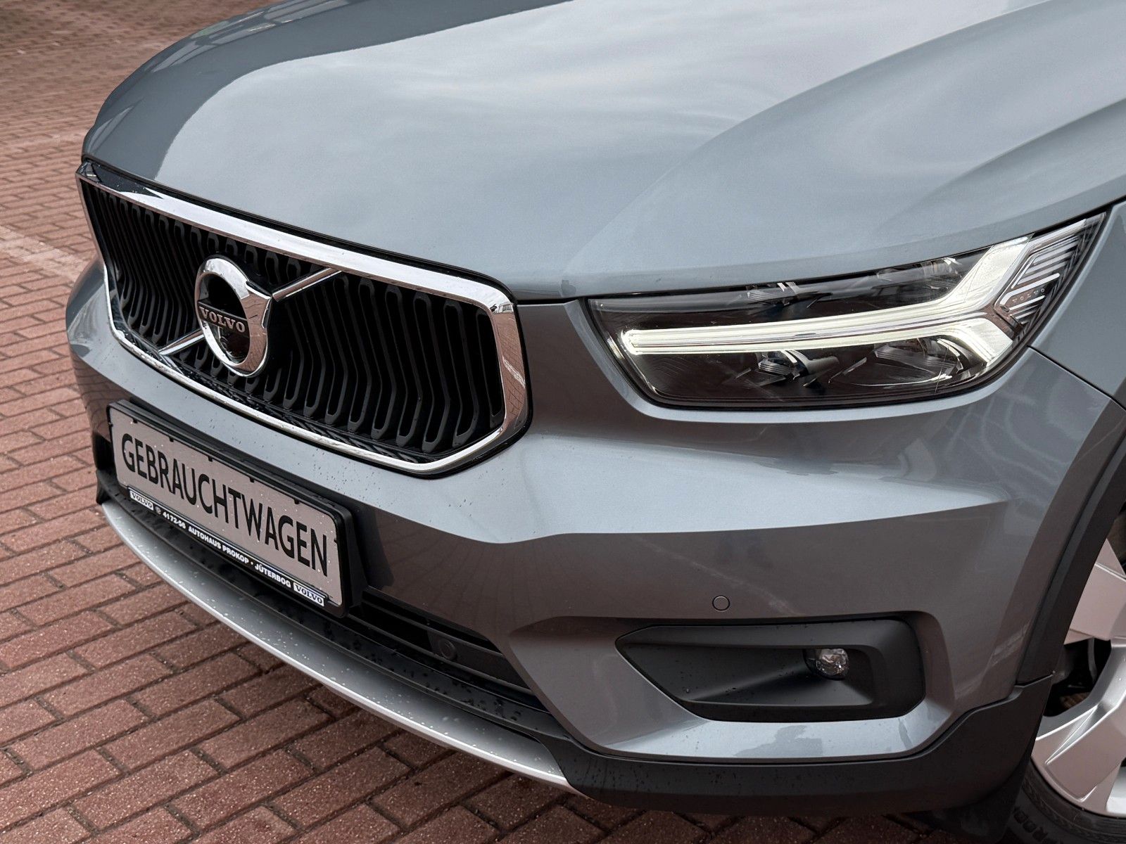Fahrzeugabbildung Volvo XC40 T4 Momentum AWD *Nav*Totwinkel*AHK*LED*360°