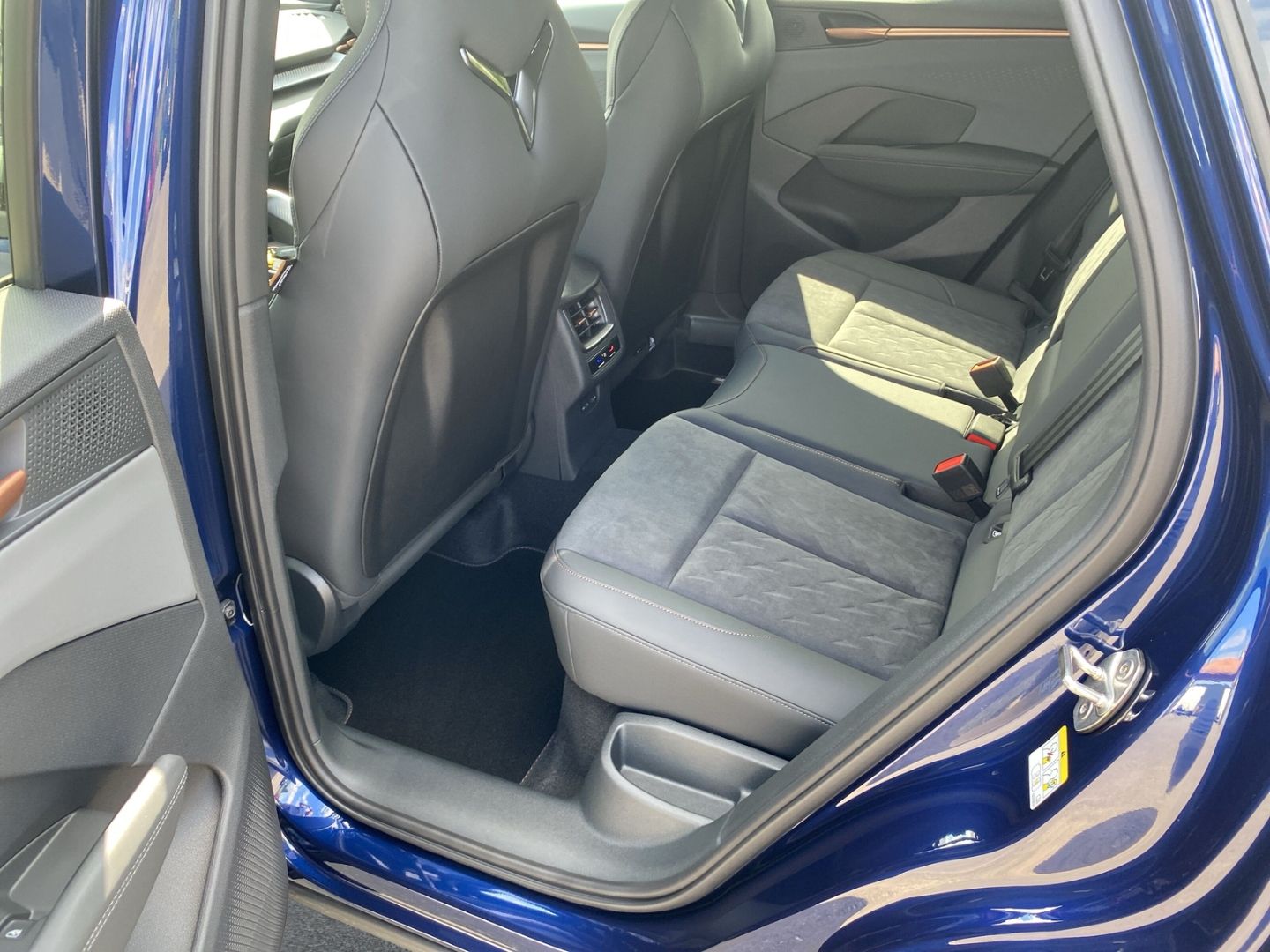 Fahrzeugabbildung CUPRA Terramar 2.0 4Drive VZ*HUD*Navi*Cam*Matrix*