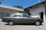 Mercedes-Benz W123 230E - graue Mercedes-Benz 230