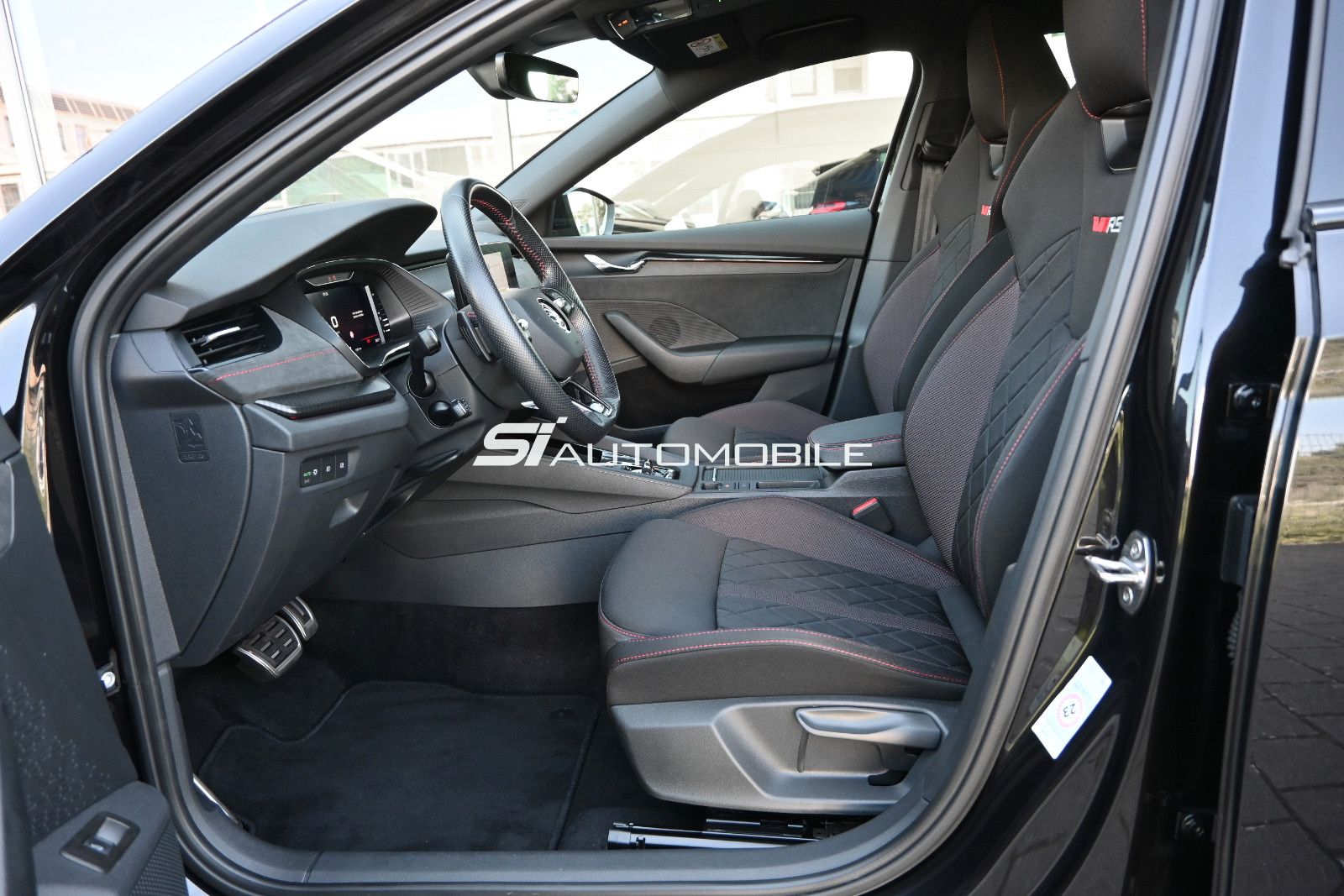 Fahrzeugabbildung SKODA Octavia 2.0 TDI DSG RS COMBI °ACC°AHK°HEAD-UP°