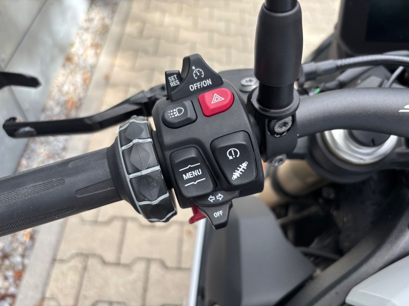 Fahrzeugabbildung BMW S 1000 R M-Paket 4 Pakete Carbon-, Frästeilepake