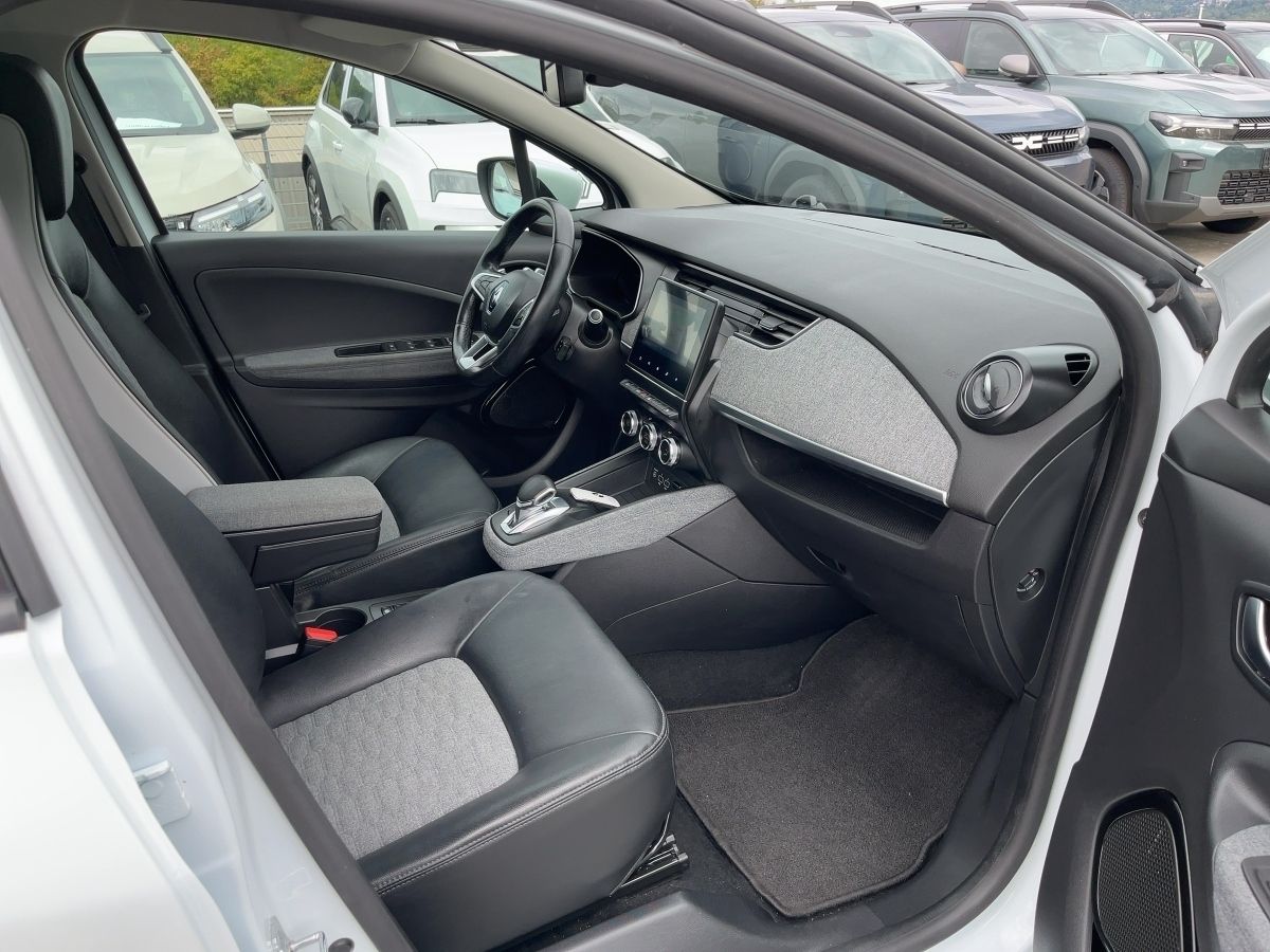 Fahrzeugabbildung Renault ZOE INTENS Batteriemiete R135 Z.E. 50 AHK abnehm - mit KI generiert/bearbeitet
