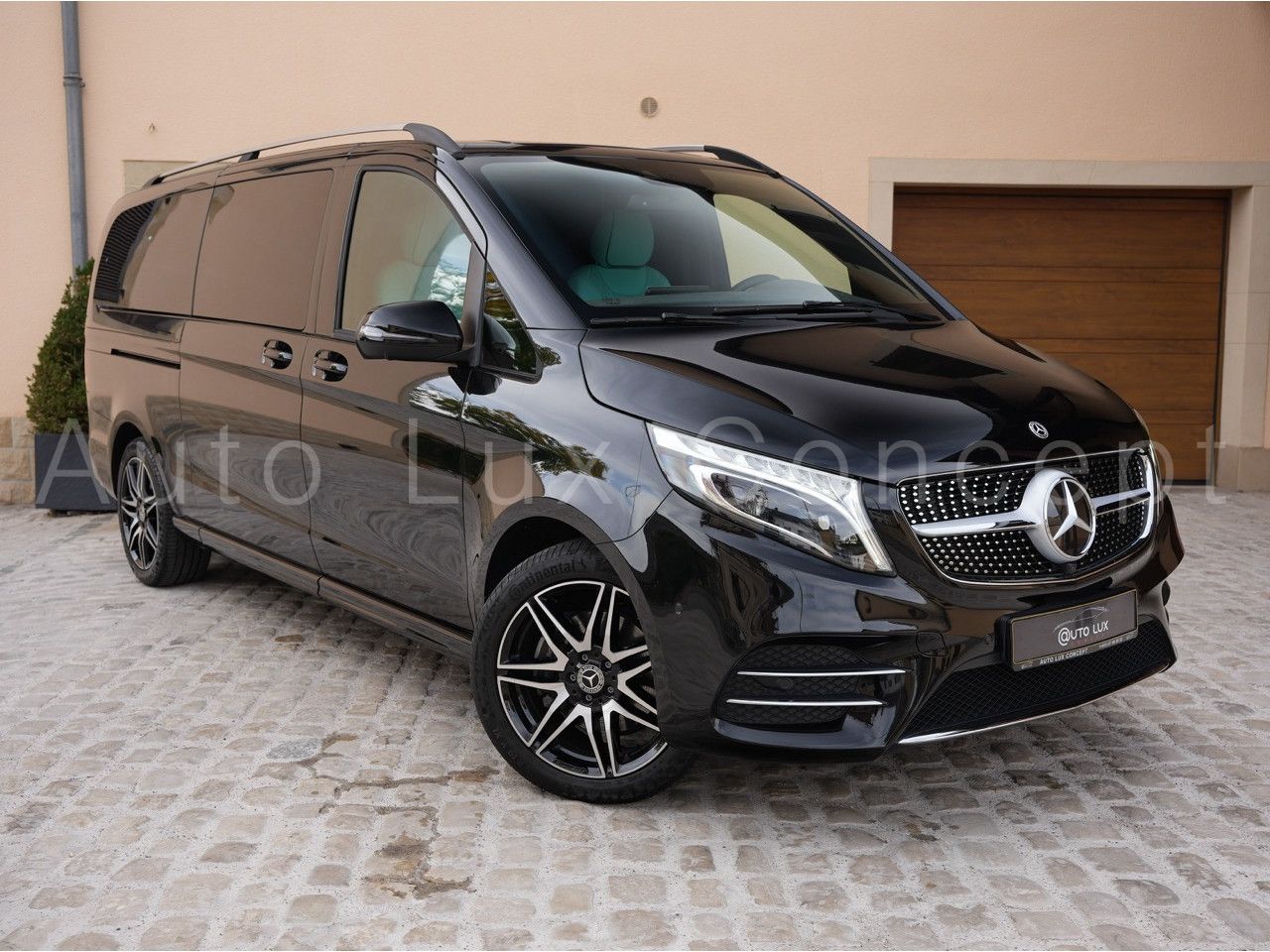 Mercedes-Benz V 300 d 4MATIC Extralang AMG / Rovelver VIP Van imagem 3