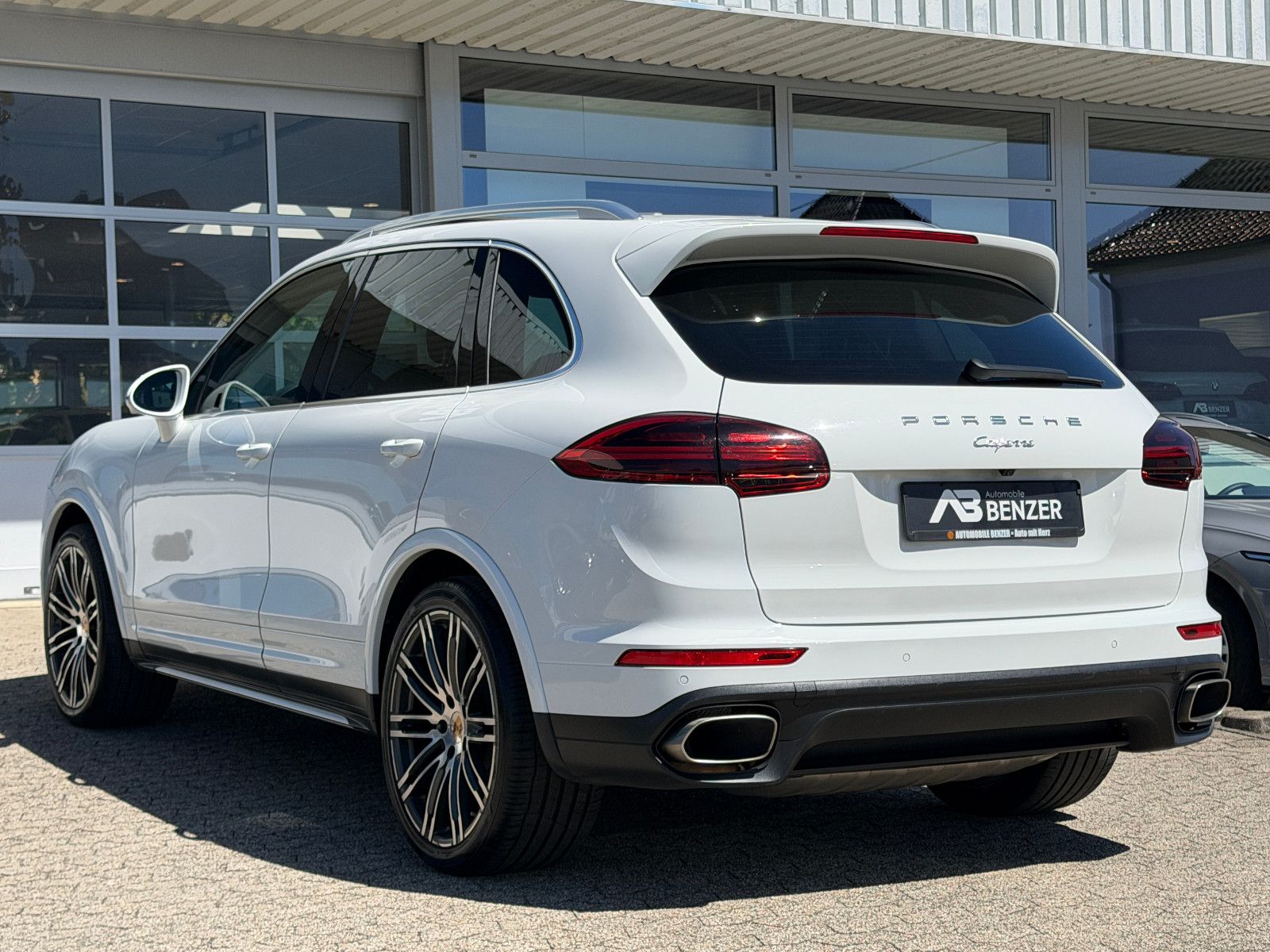 Fahrzeugabbildung Porsche Cayenne /LED/S-DACH/21"ALU/NAVI/LEDER/KAMERA