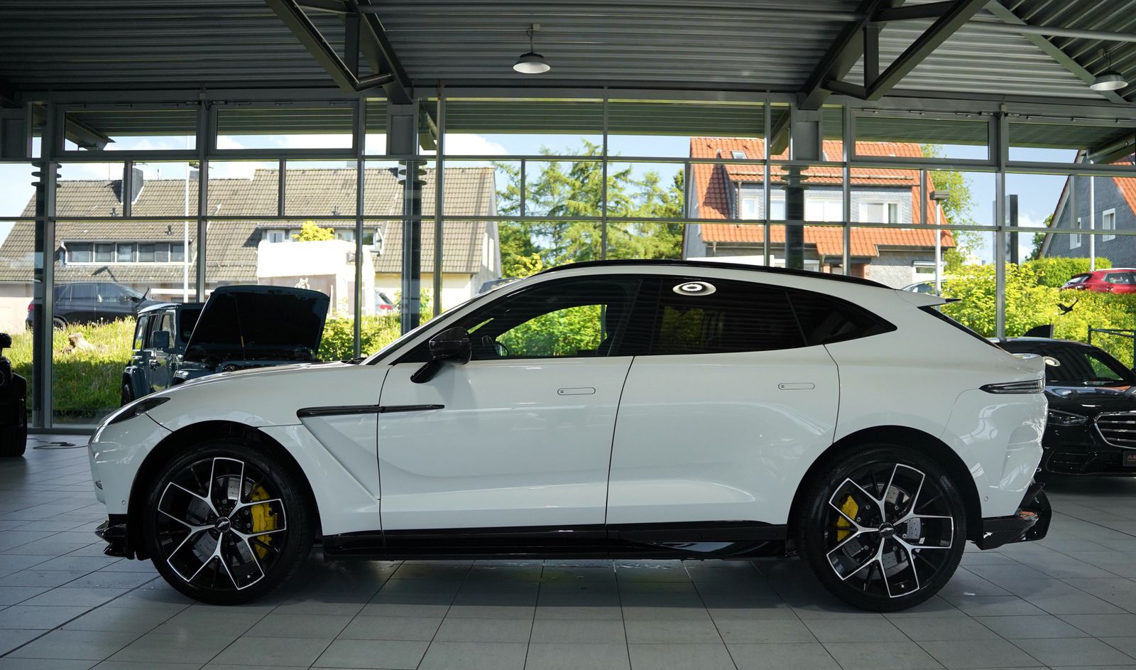 Aston Martin Dbx