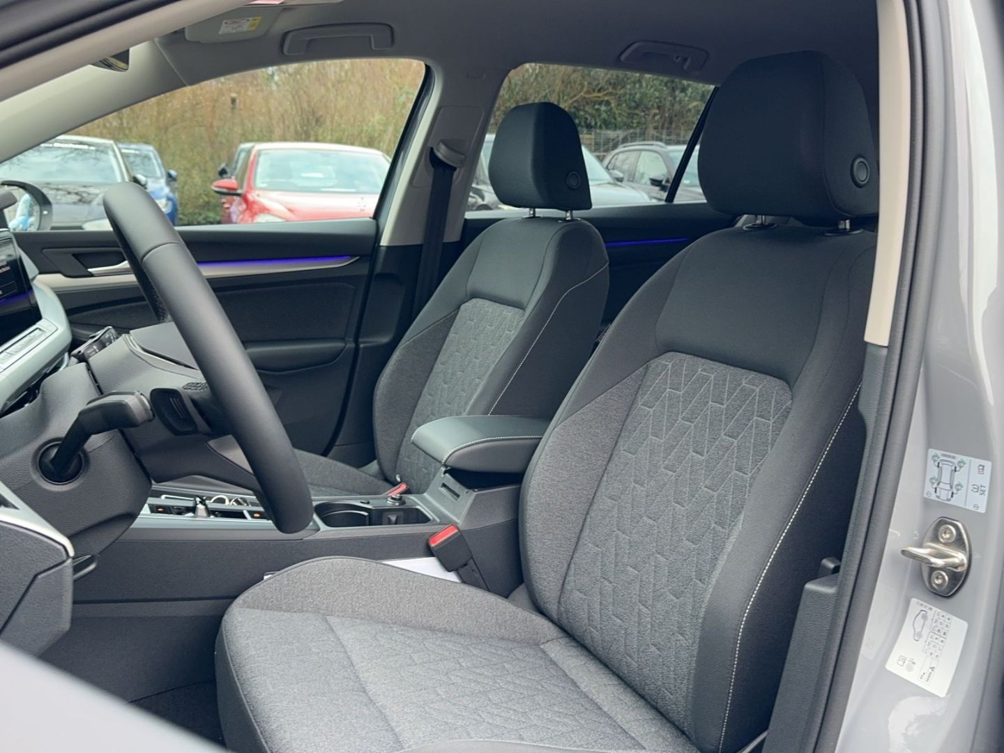 Fahrzeugabbildung Volkswagen Golf MOVE VIII Move 1.5l eTSI,DSG,Navi,Climatron
