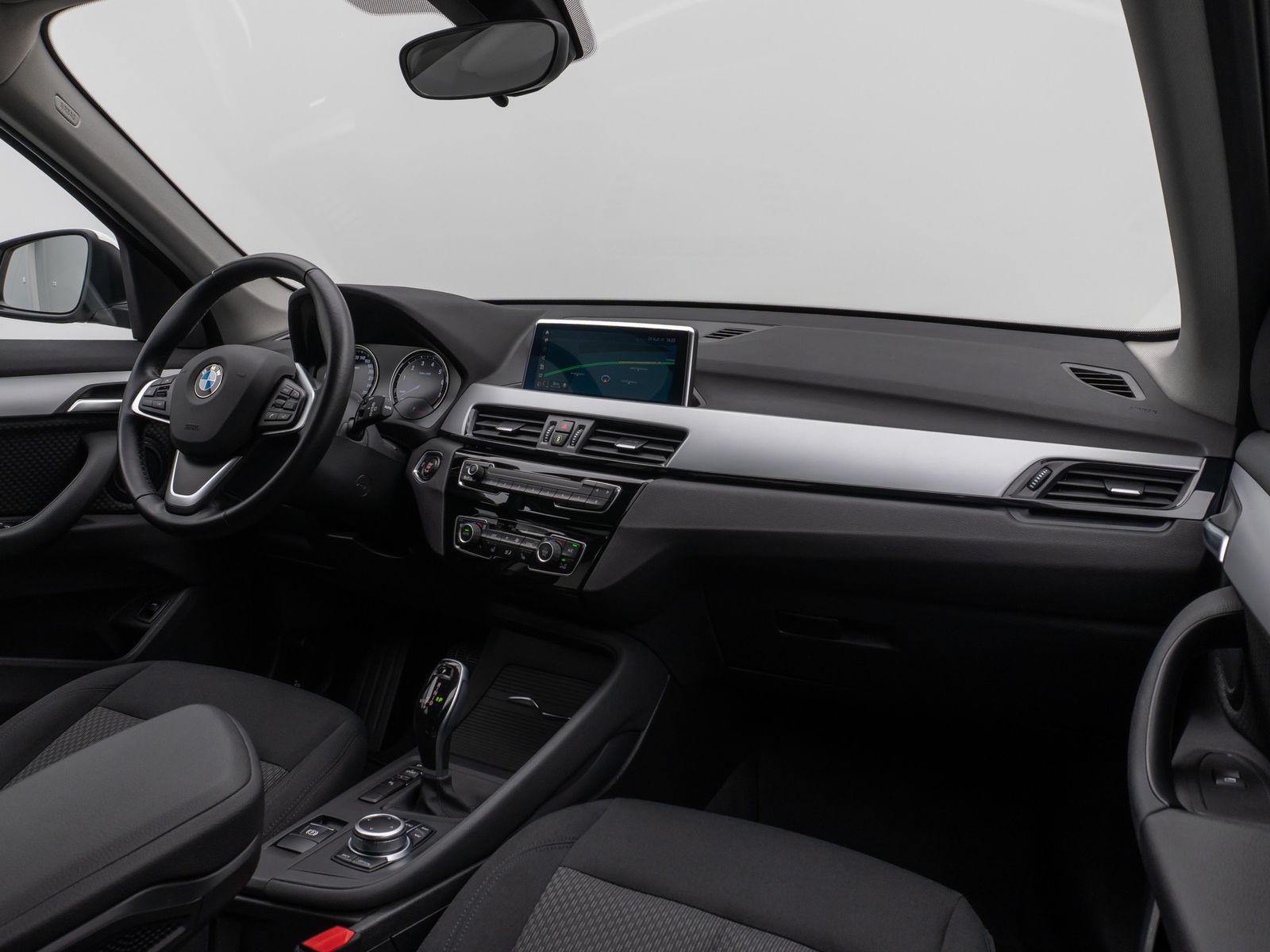 Fahrzeugabbildung BMW X1 sD18i DAB Navi Parkassist Geschwindigkeitsreg