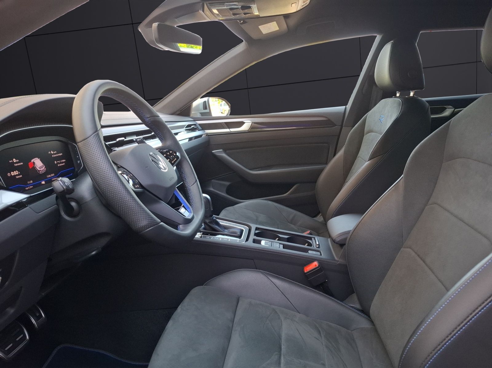 Fahrzeugabbildung Volkswagen Arteon SB R 4M  DSG LED AHK Navi AID ACC RFK 20"