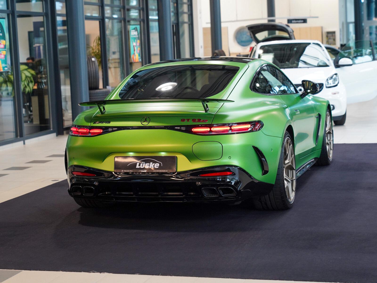 Mercedes-Benz AMG GT 63 S E PERFORMANCE green hell MATT tech