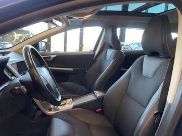 Volvo XC60 Momentum AWD *BI-XENON*PANO*NAVI*PDC*AHK*