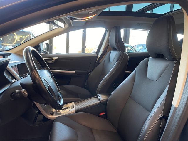 Volvo XC60 Momentum AWD *BI-XENON*PANO*NAVI*PDC*AHK*