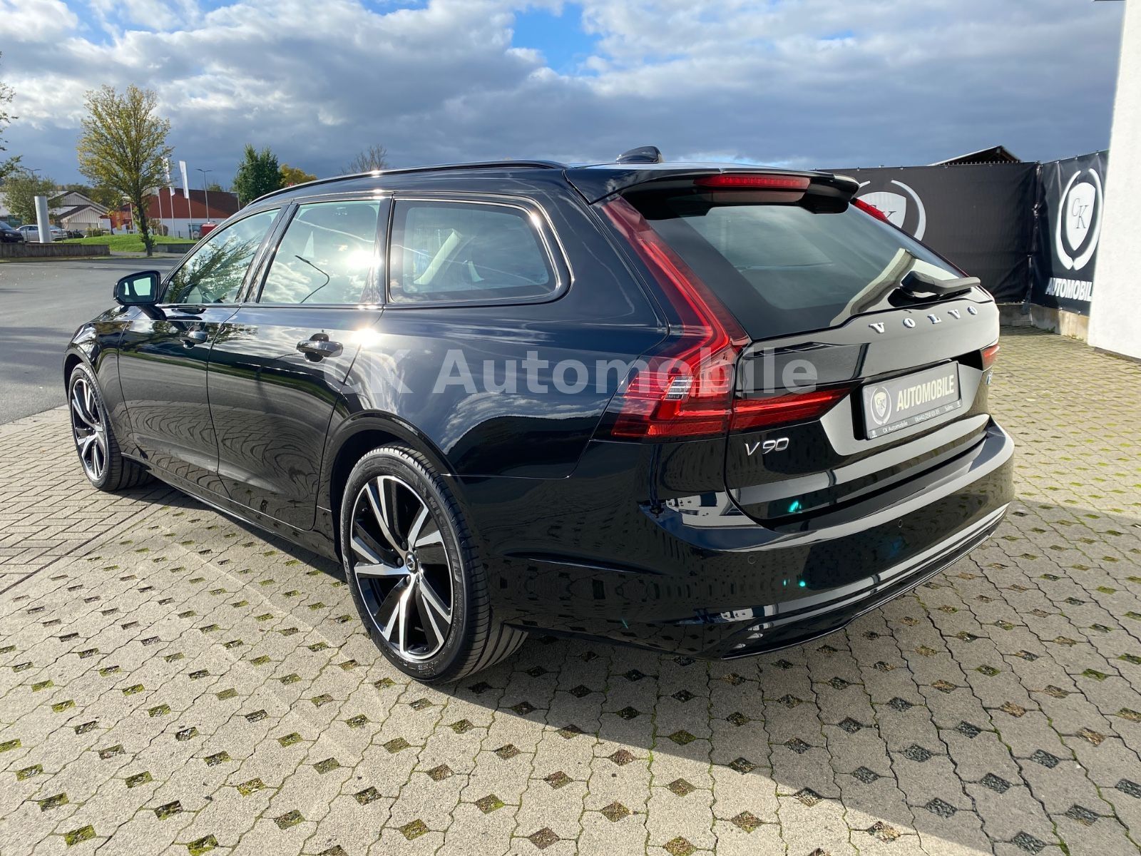 Fahrzeugabbildung Volvo V90 B5 Ultimate Dark AWD/BLIS/Pano/Head-Up/AHK