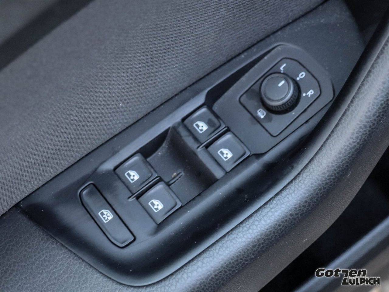 Fahrzeugabbildung Volkswagen Passat Variant 2,0TDI Business DSG AHK Bluetooth