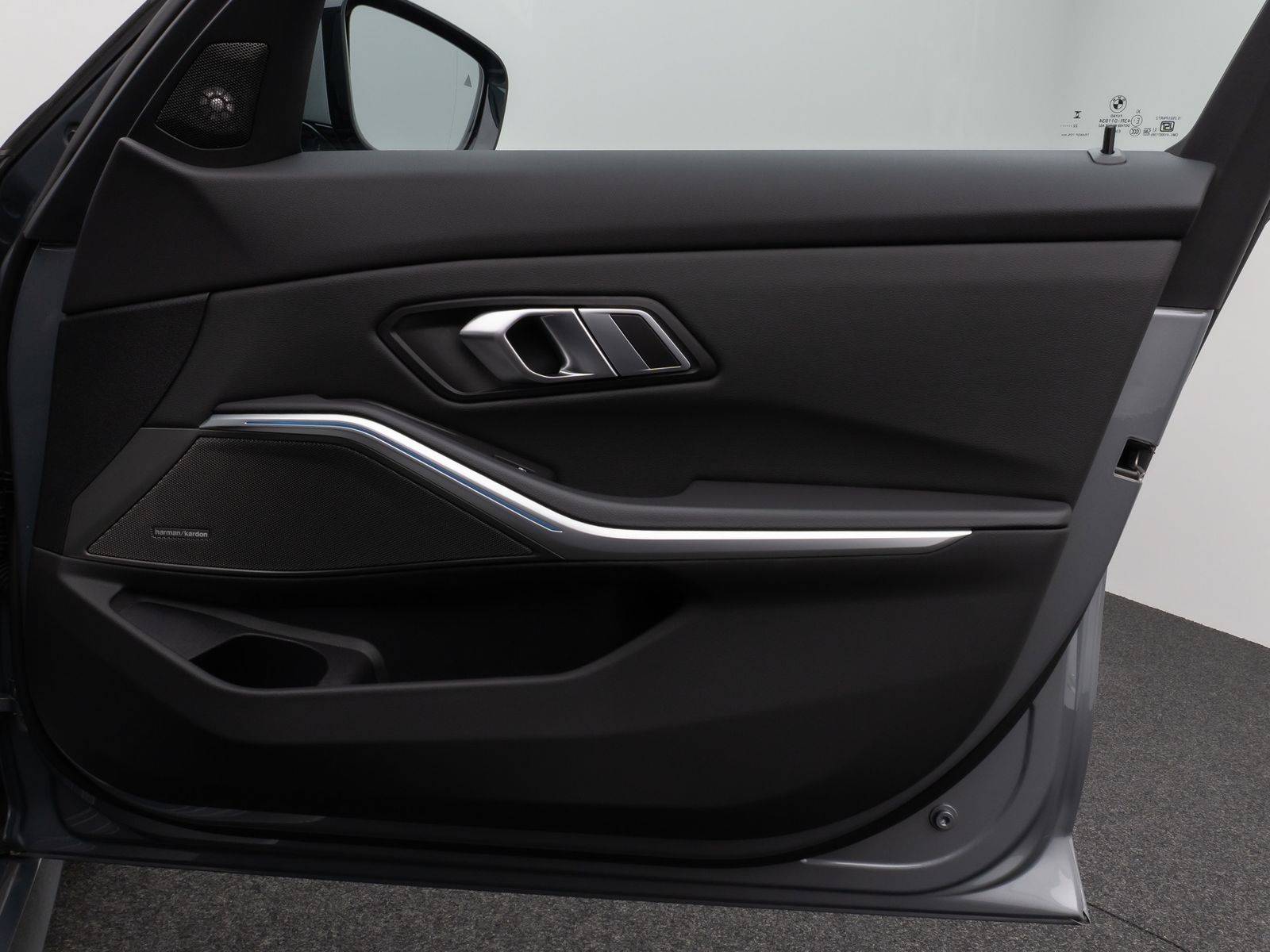 Fahrzeugabbildung BMW 330i  M Sport Panorama 360° HUD DAB H/K 19Zoll