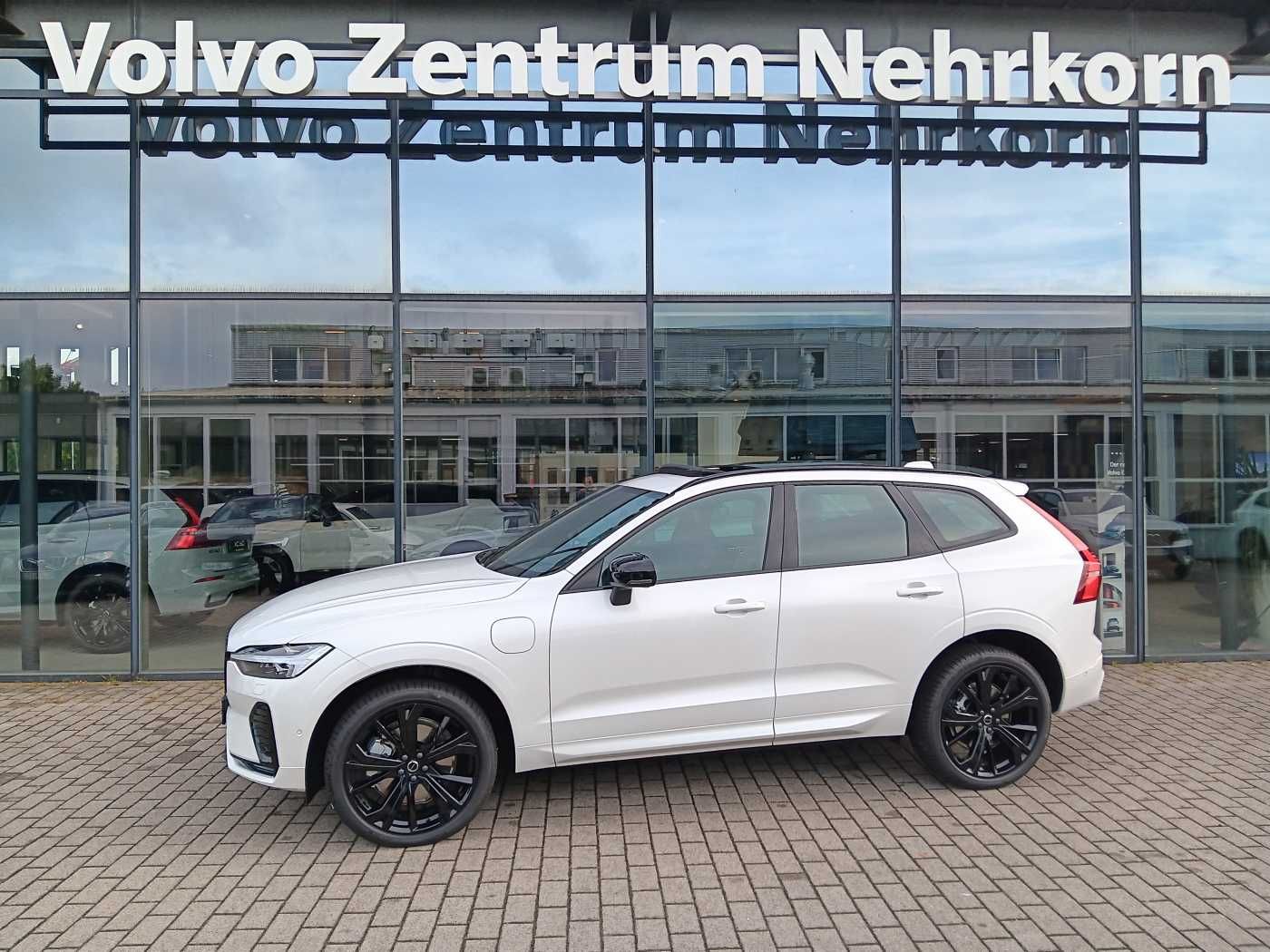 Fahrzeugabbildung Volvo XC60 T6 AWD Plus Black Edit. '26,6 Prozent Rabat