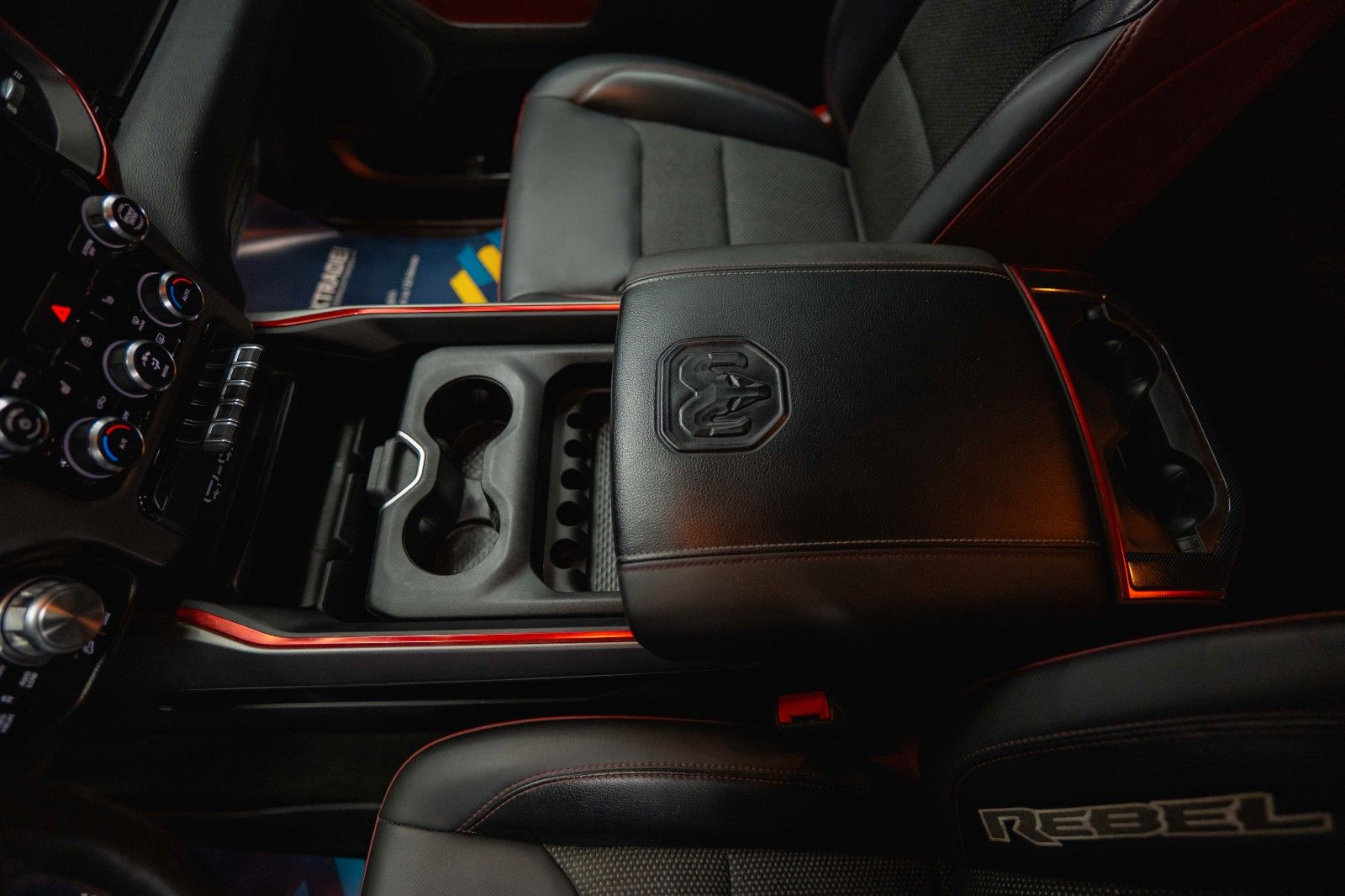 Fahrzeugabbildung Dodge RAM 5.7 V8 HEMI 4x4 REBEL AXLE LOCK Airmatic LED