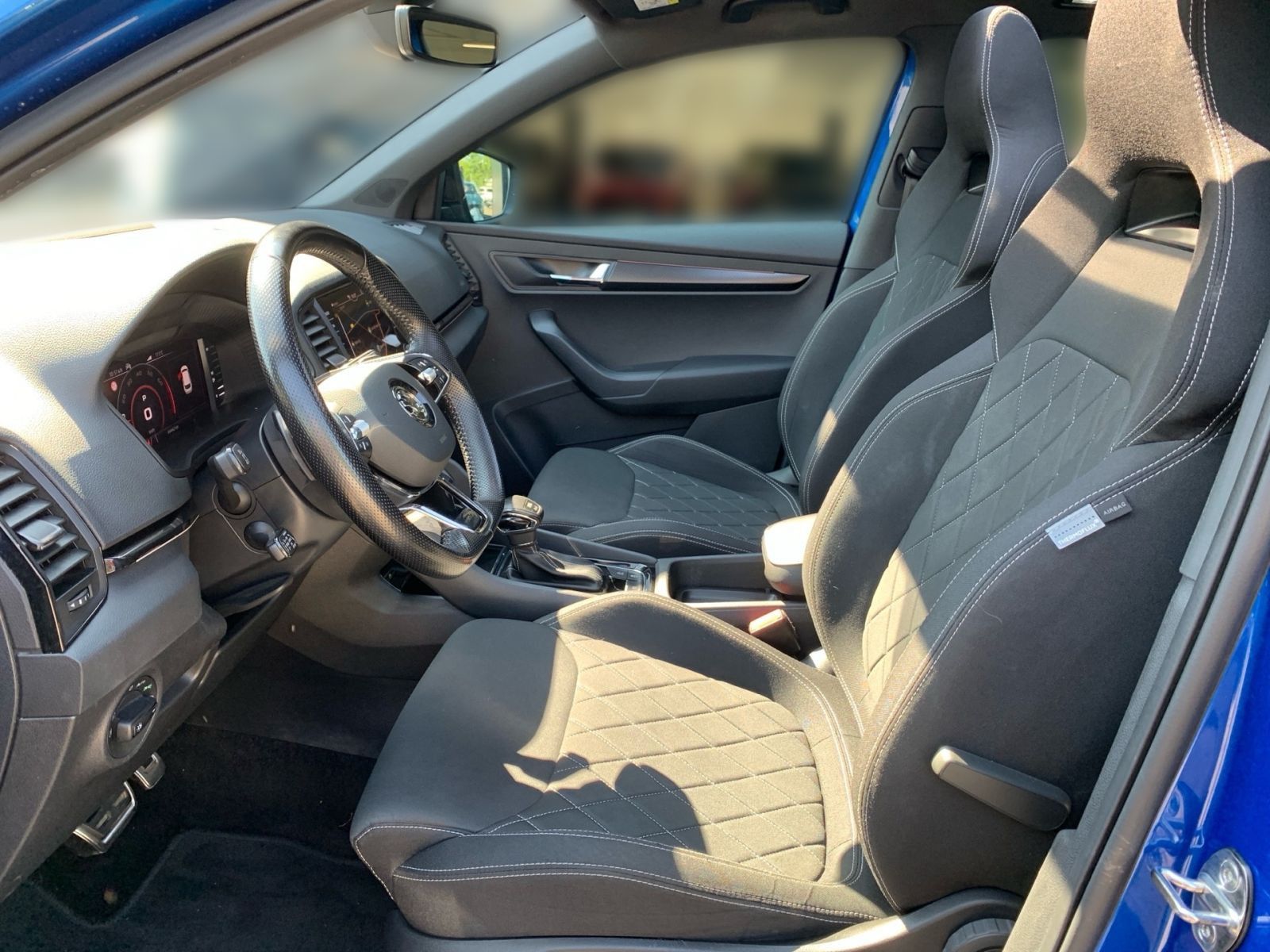 Fahrzeugabbildung SKODA Karoq 2.0 TSI DSG Sportline 4x4 OPF Pan.Dach