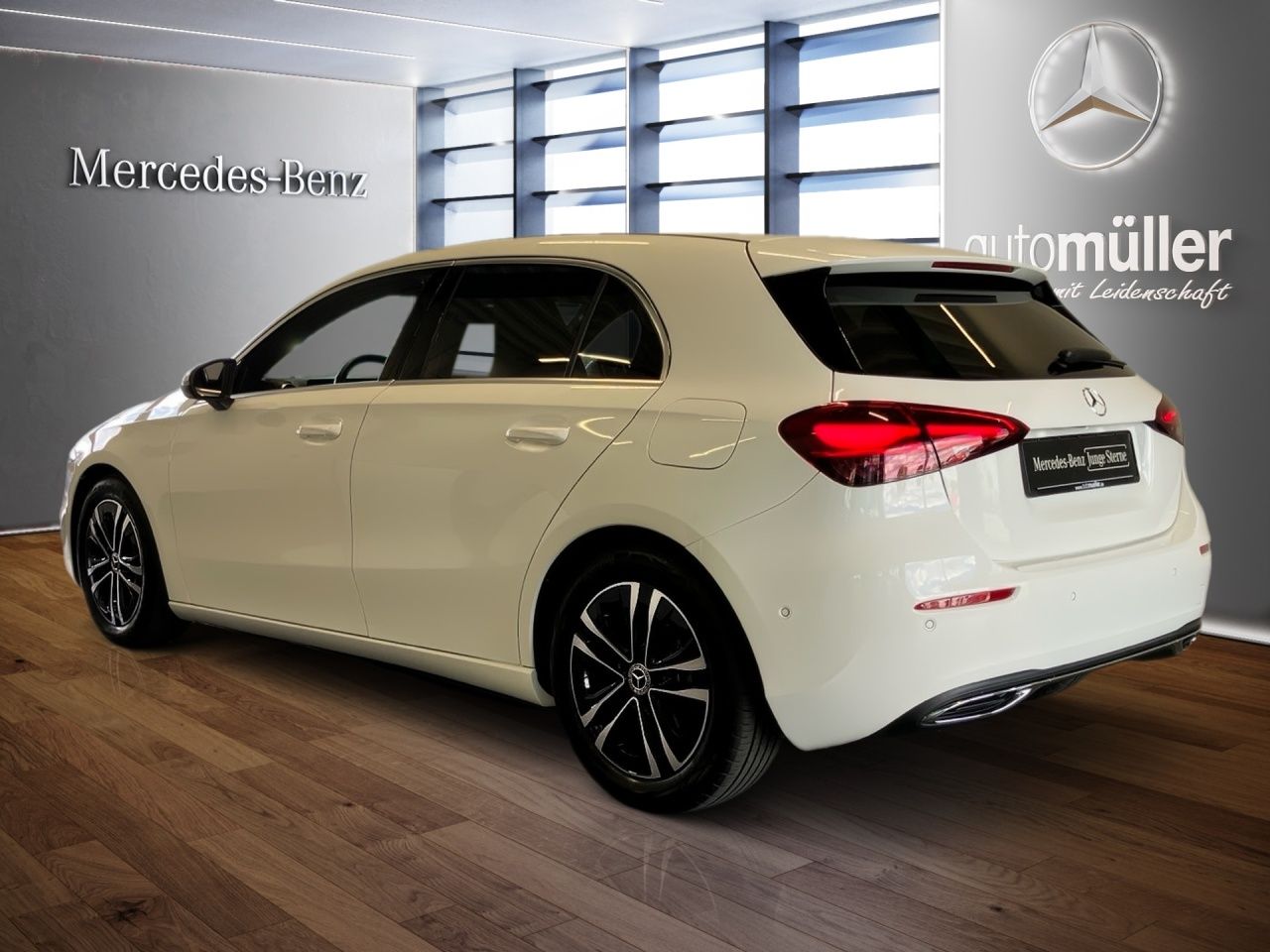 Fahrzeugabbildung Mercedes-Benz A 200 STNDHZ+PANO+LED+SPORTSI+CARPL+LHZ+KAM+SOUN