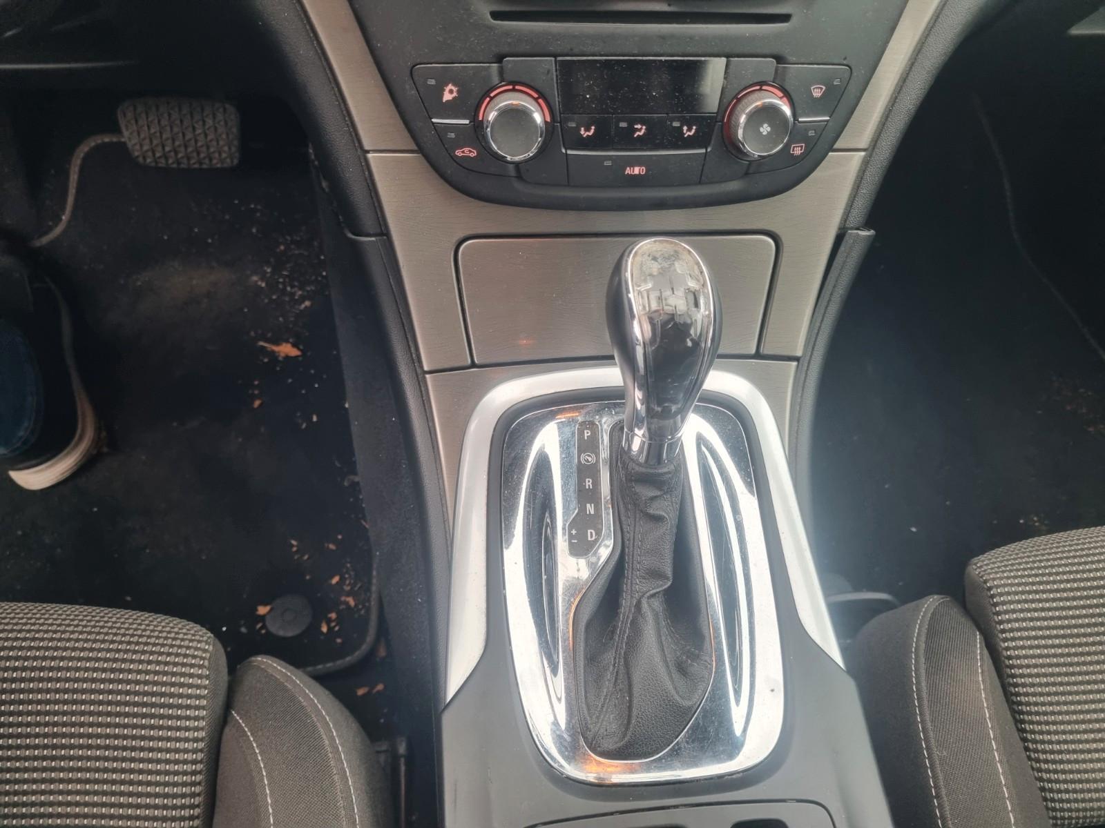 Opel Insignia 2010 — photo 22