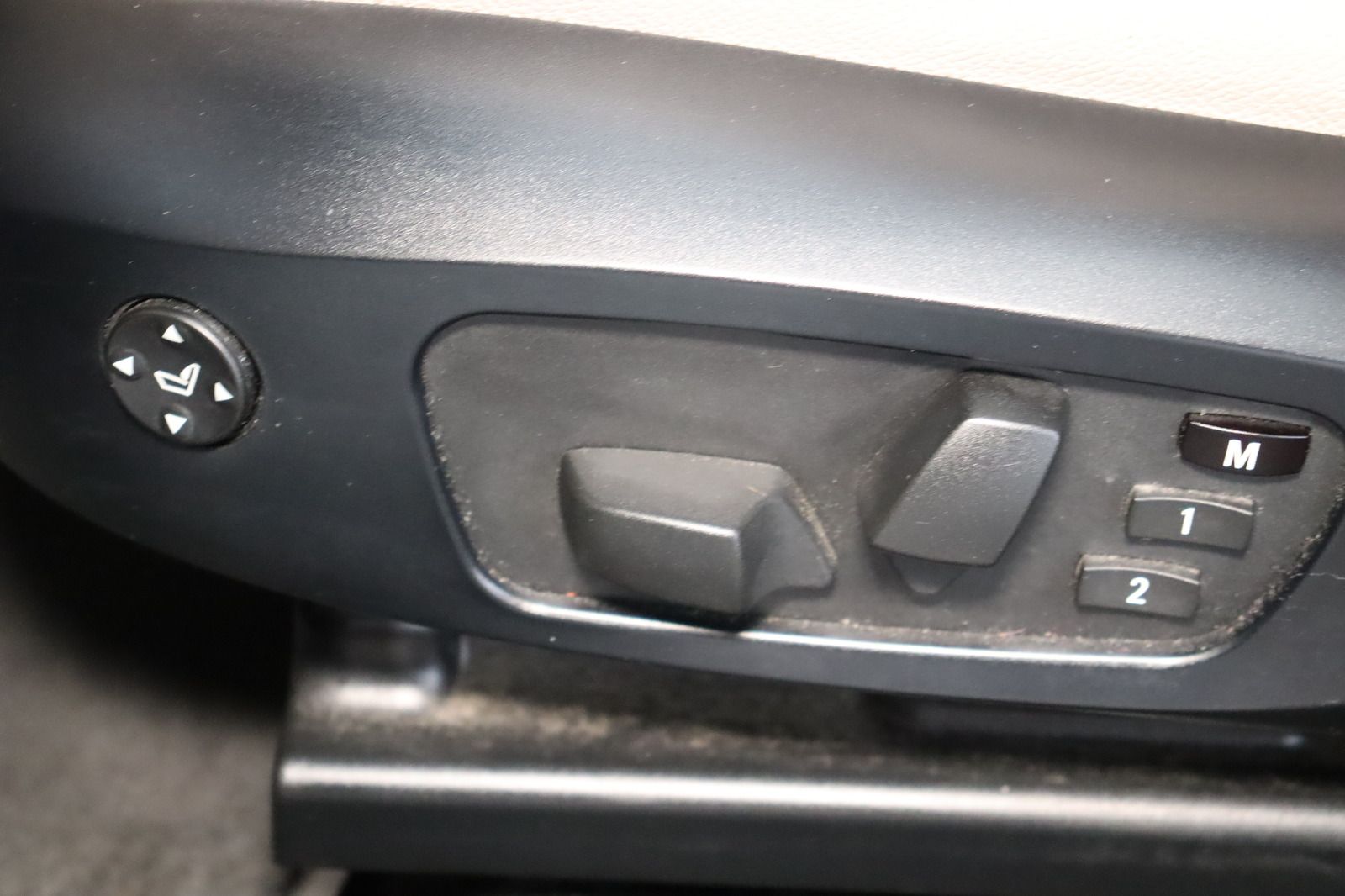 Fahrzeugabbildung BMW X1 xDrive20d * Navi * Xenon * Memory * Leder