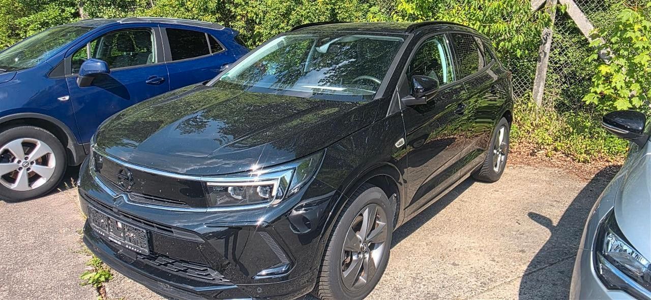 Fahrzeugabbildung Opel Grandland (X) 1.6T GSe HYBRID 4X4 NAVI/LED/SPORT