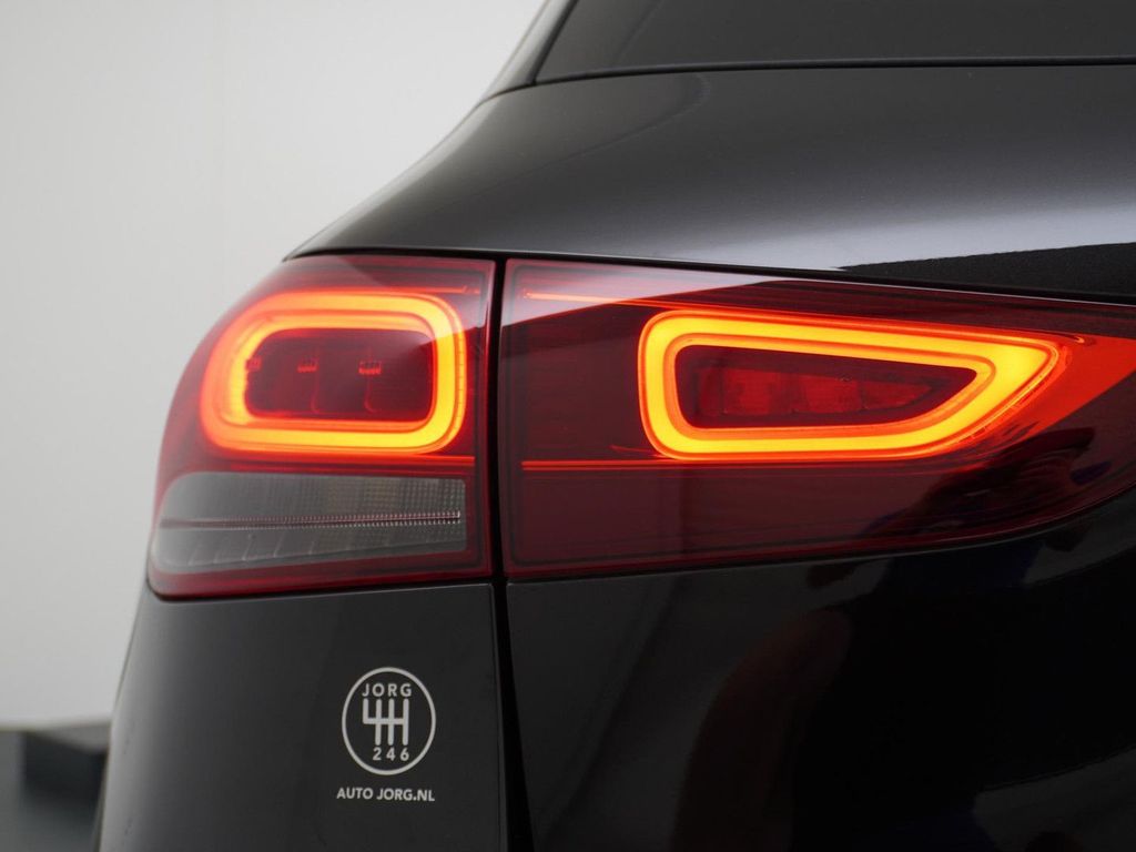 Mercedes-Benz GLA 200 Business Solution Luxury AMG Felgen MBUX