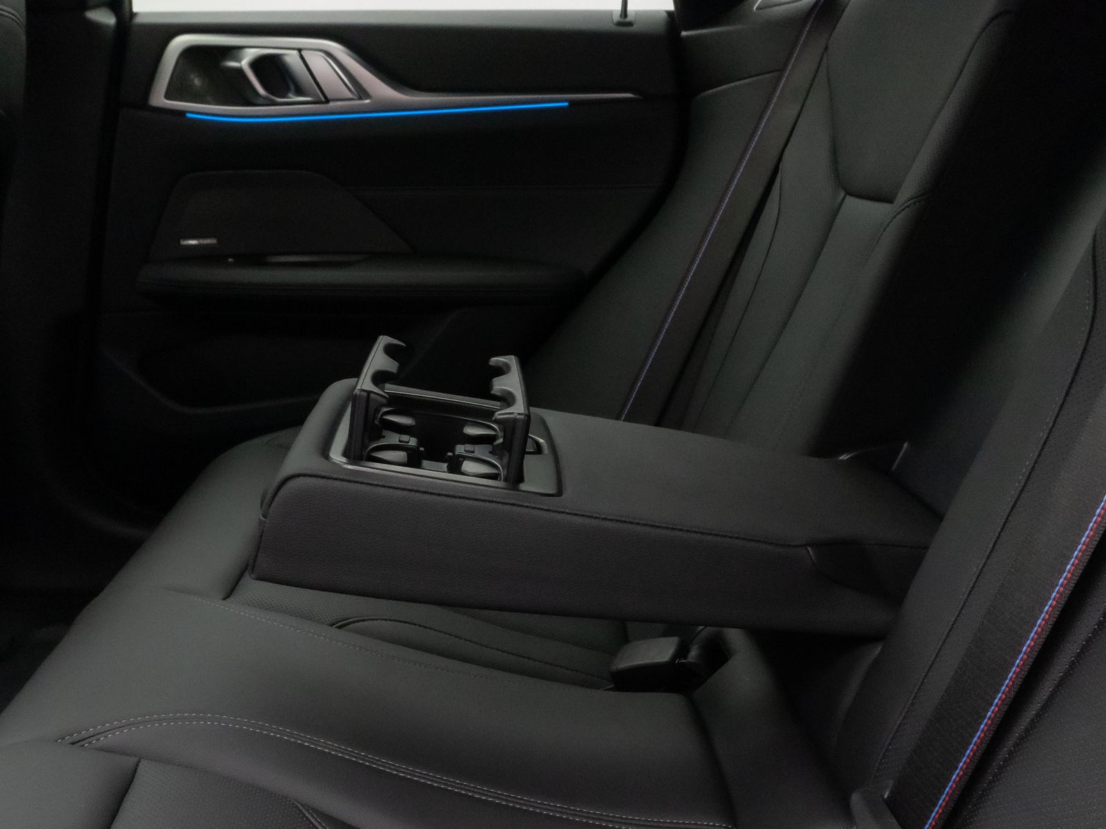 Fahrzeugabbildung BMW i4 M50 Gran Coupé Glasdach Kamera HUD H/K 20Zoll