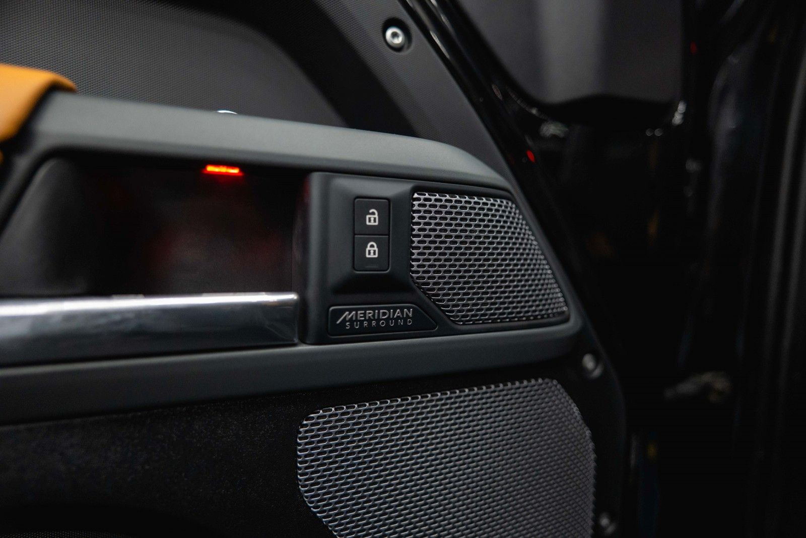 Fahrzeugabbildung Land Rover Defender 110 X-Dynamic Black Style Pack 4x4