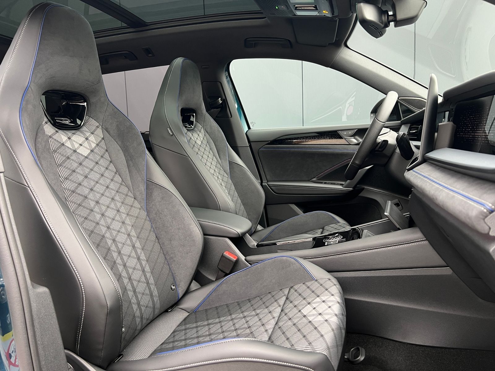 Fahrzeugabbildung Volkswagen Tayron R-Line 2.0 TDI DSG 4MOTION *AHK, IQ.Light